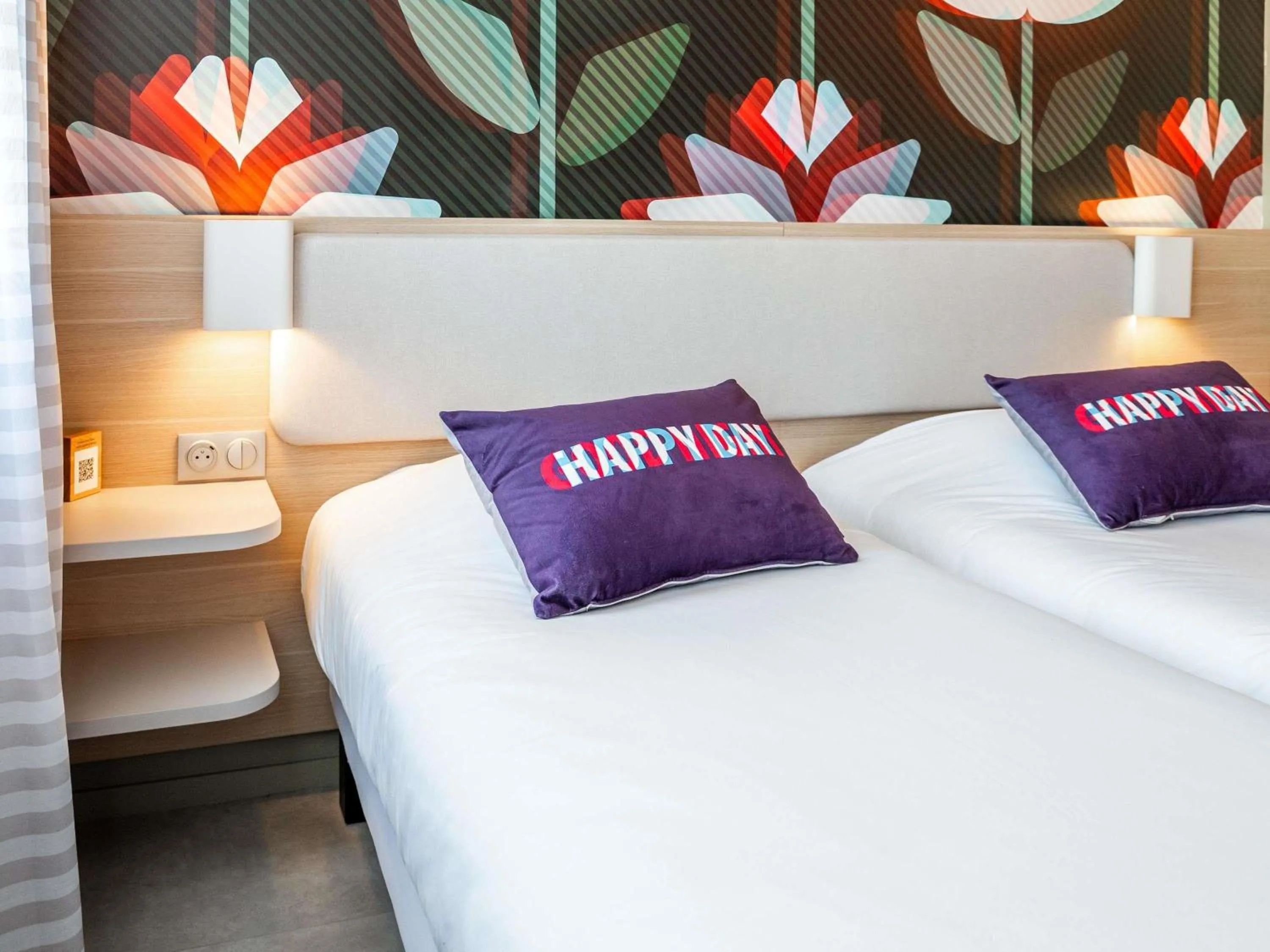 Bedroom, Bed in ibis Styles Bordeaux Centre Gare