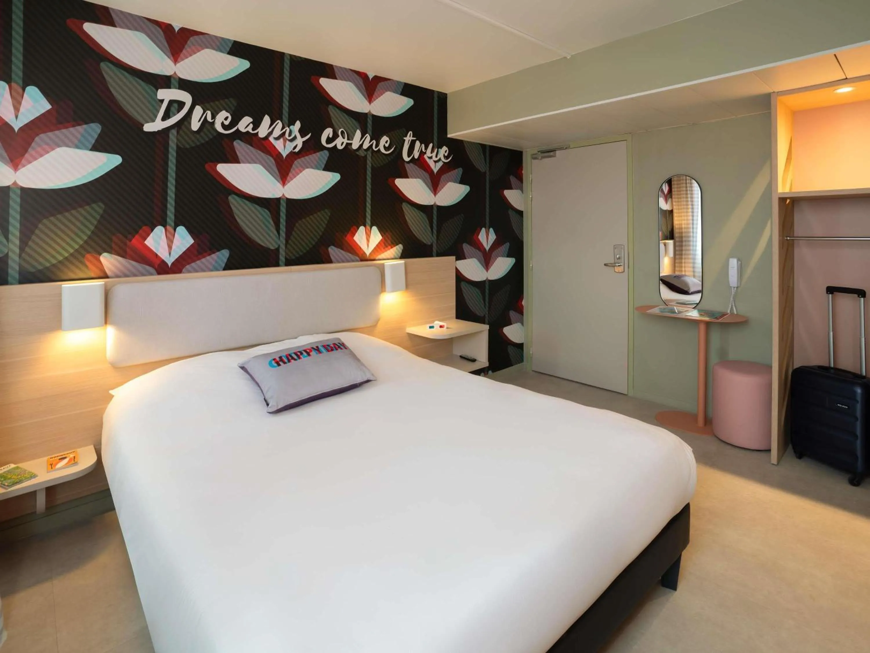 Bedroom, Bed in ibis Styles Bordeaux Centre Gare