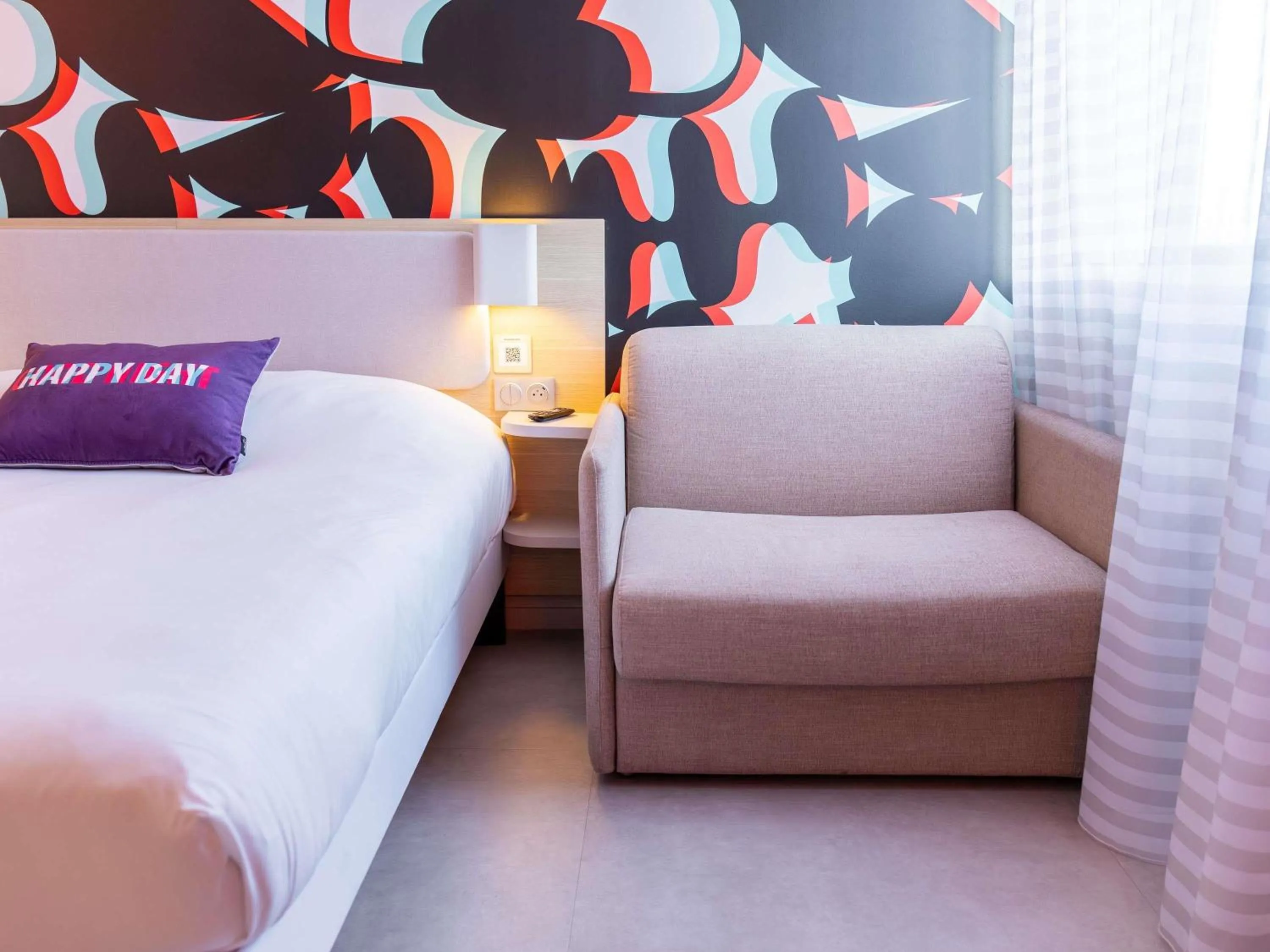 Bedroom, Bed in ibis Styles Bordeaux Centre Gare