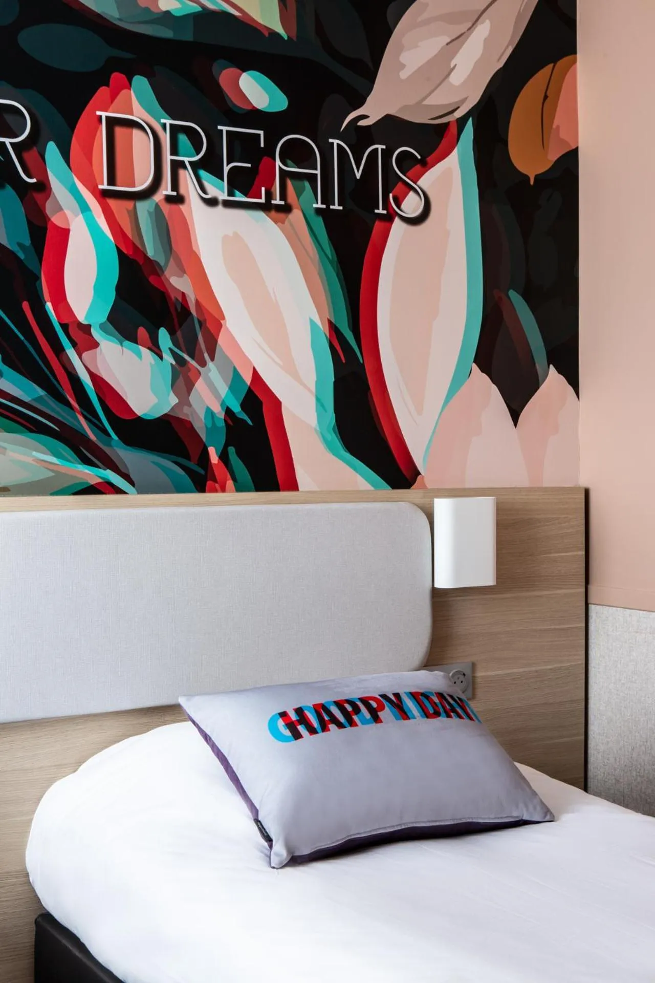 Bedroom, Bed in ibis Styles Bordeaux Centre Gare