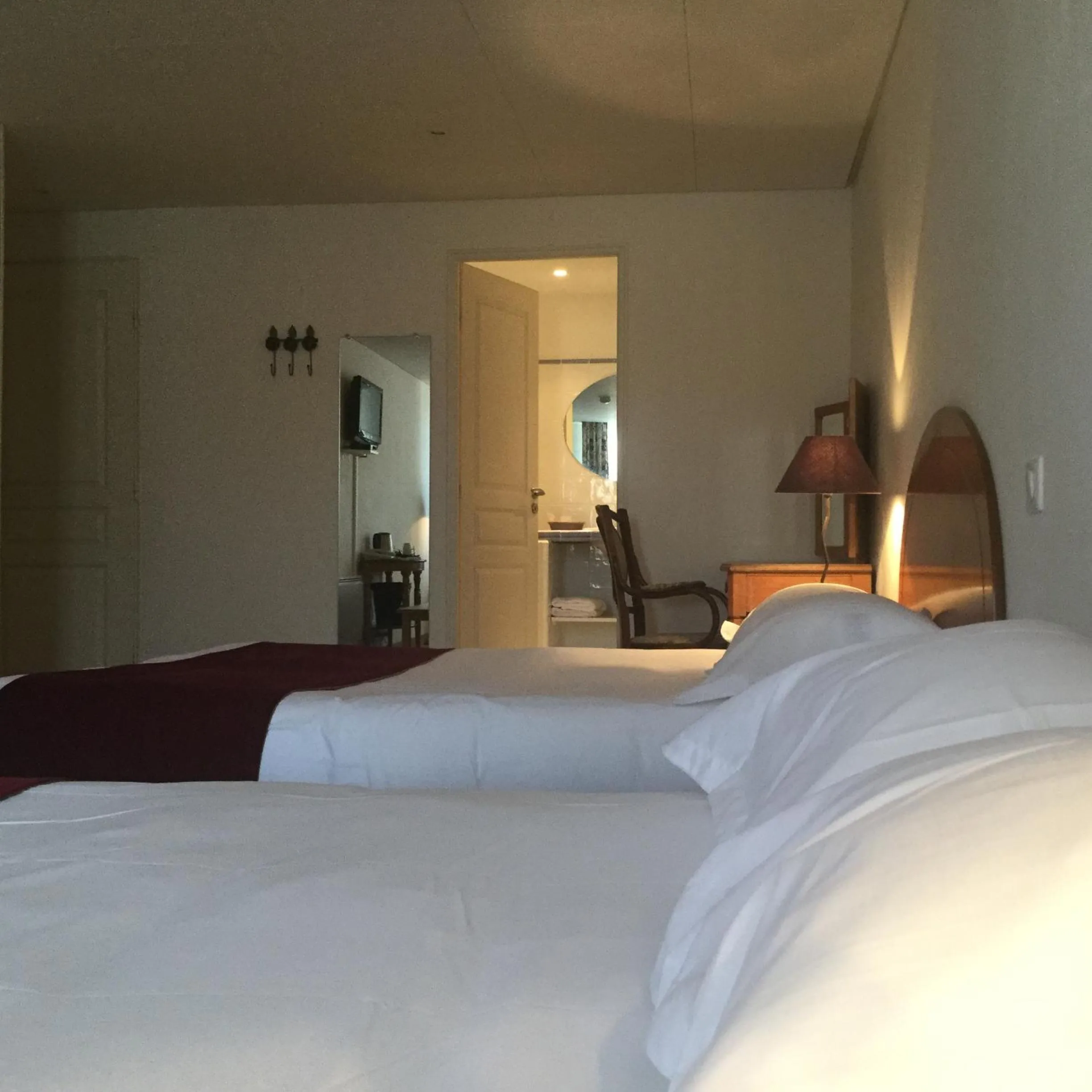 Toilet, Bed in Nouvel Hôtel du Commerce