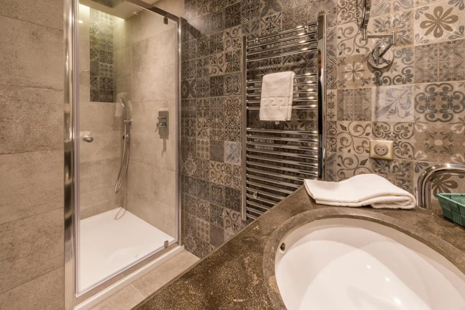 Bathroom in Nouvel Hôtel du Commerce