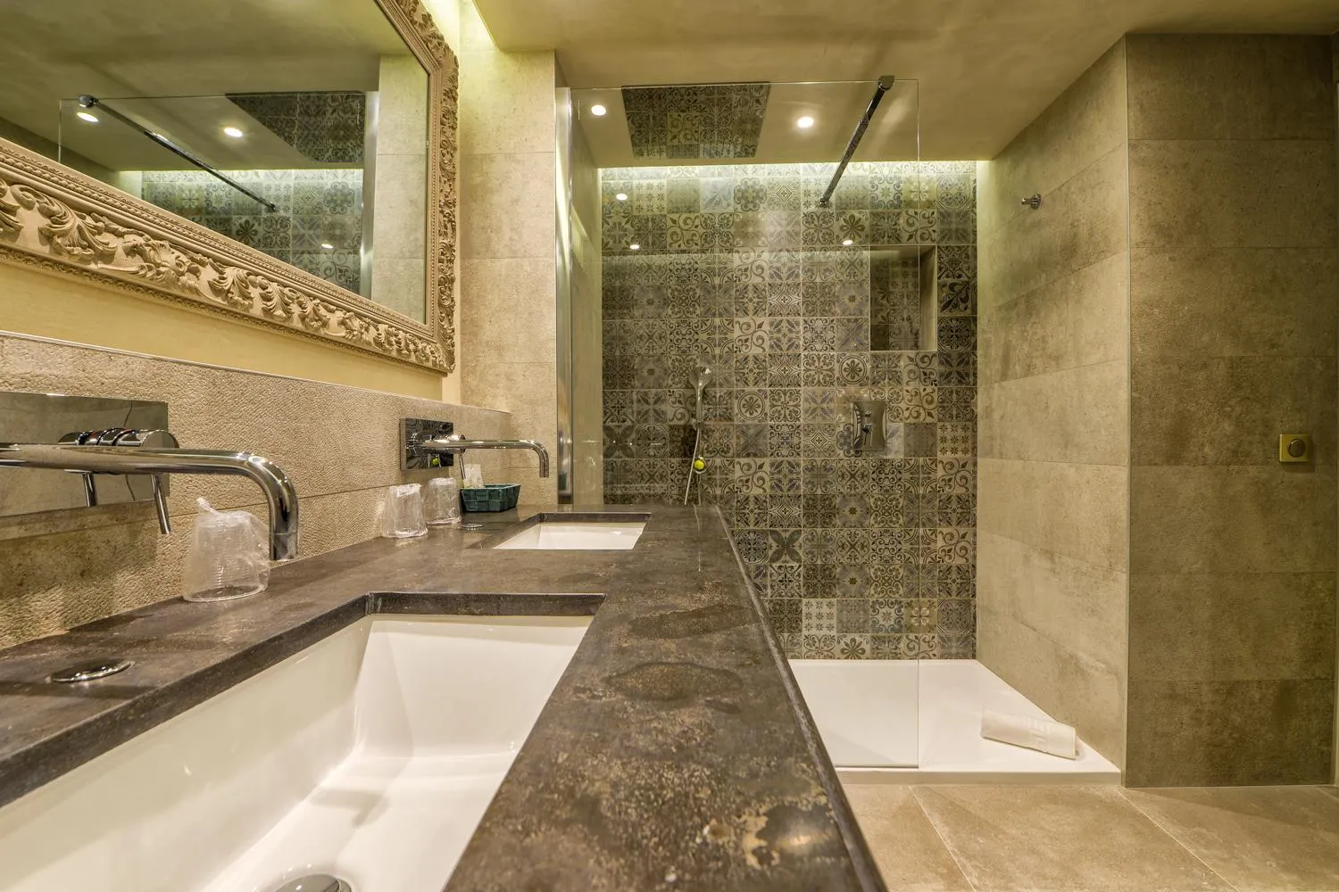 Bathroom in Nouvel Hôtel du Commerce