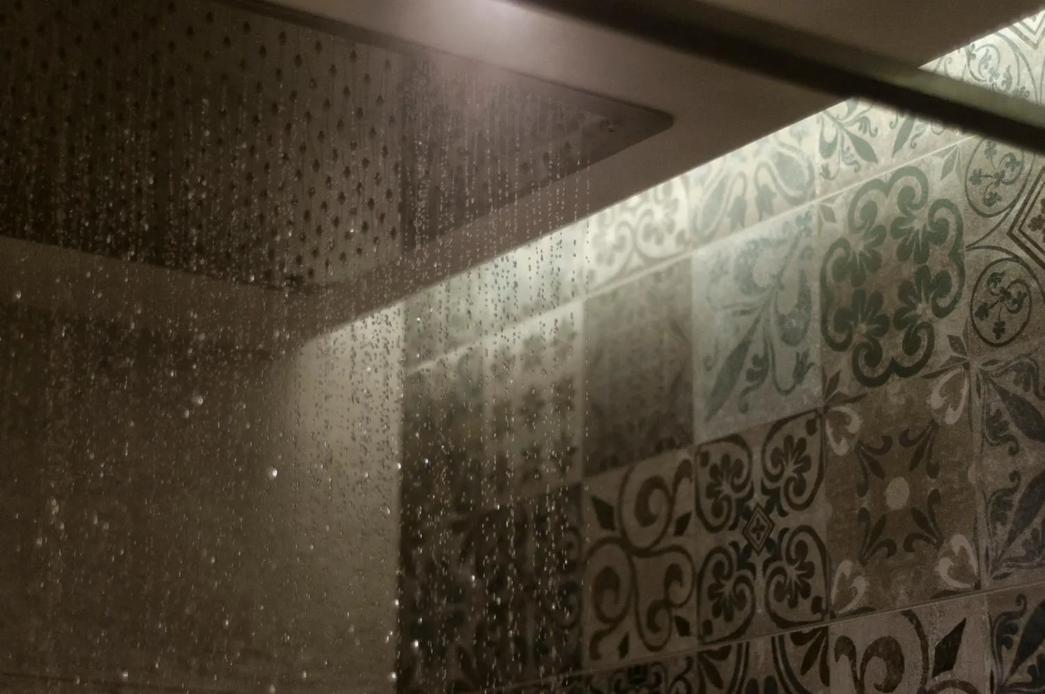 Decorative detail in Nouvel Hôtel du Commerce