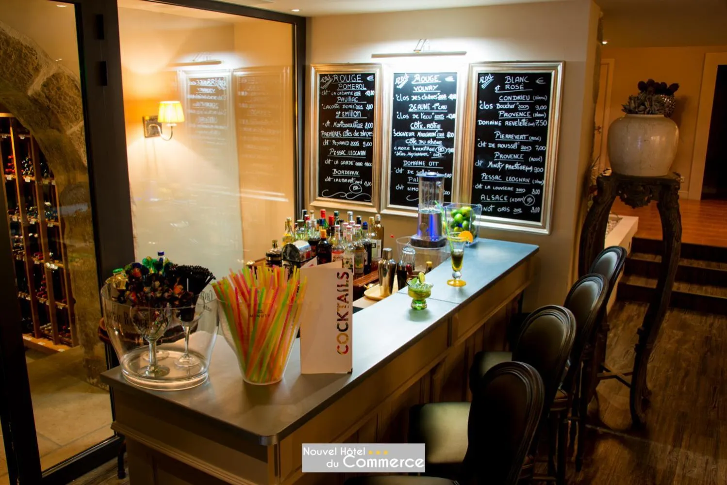 Lounge or bar in Nouvel Hôtel du Commerce