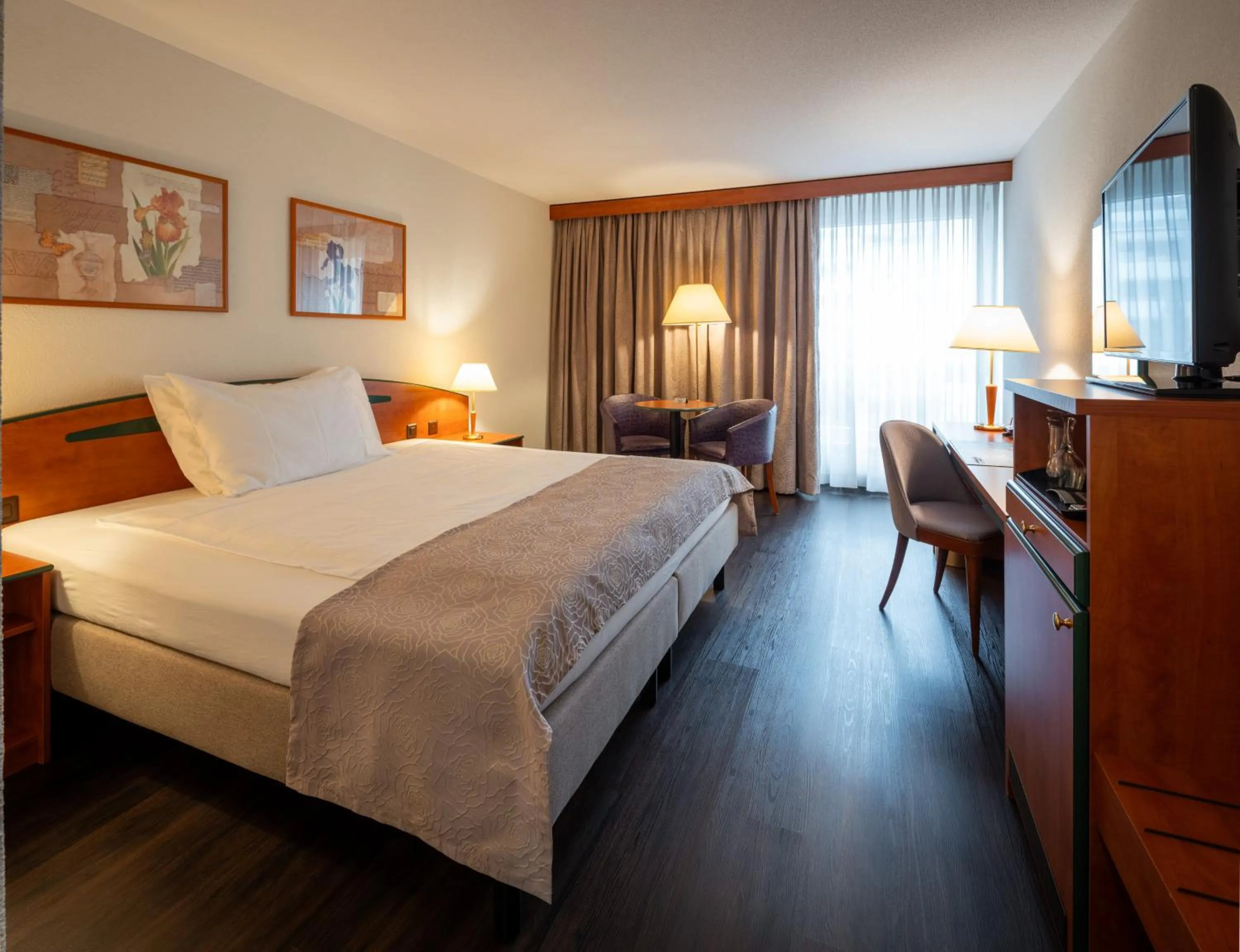 Photo of the whole room, Bed in Hotel Münchwilen