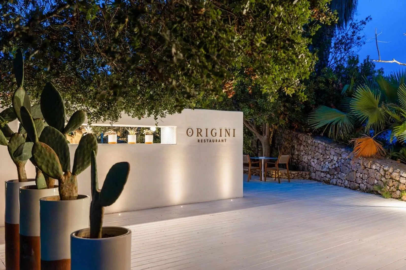 Restaurant/places to eat in Montiro' Hotel