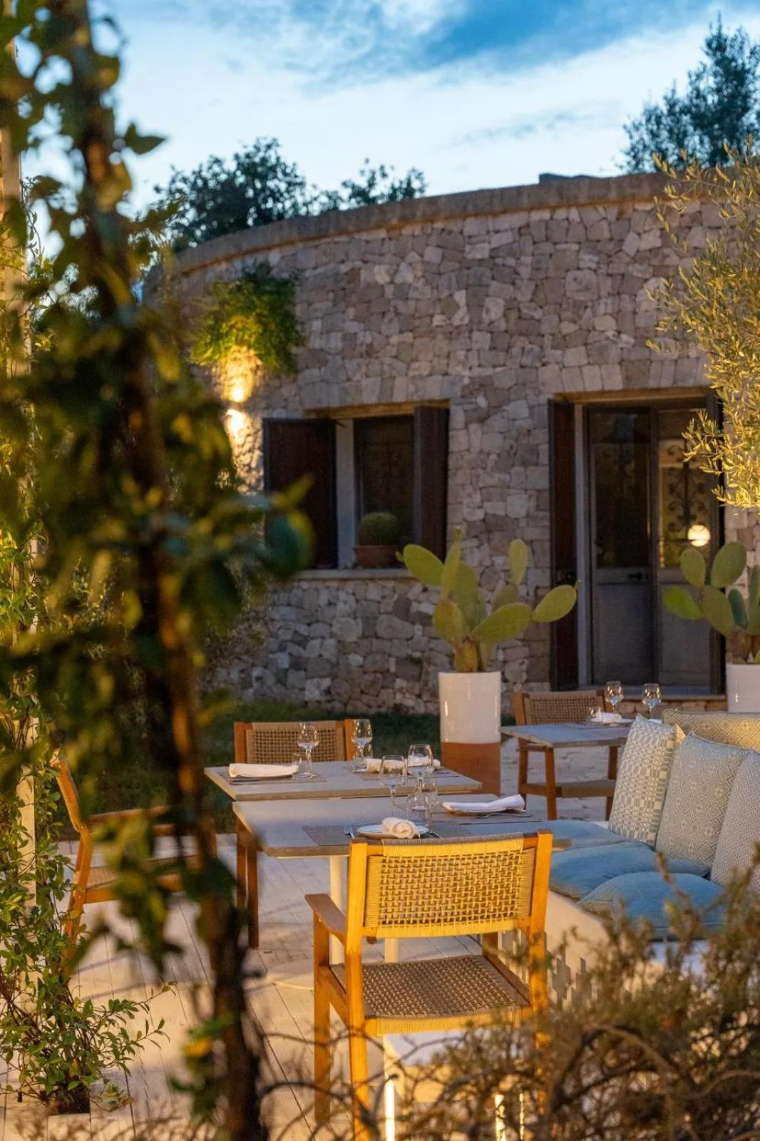 Restaurant/places to eat in Montiro' Hotel