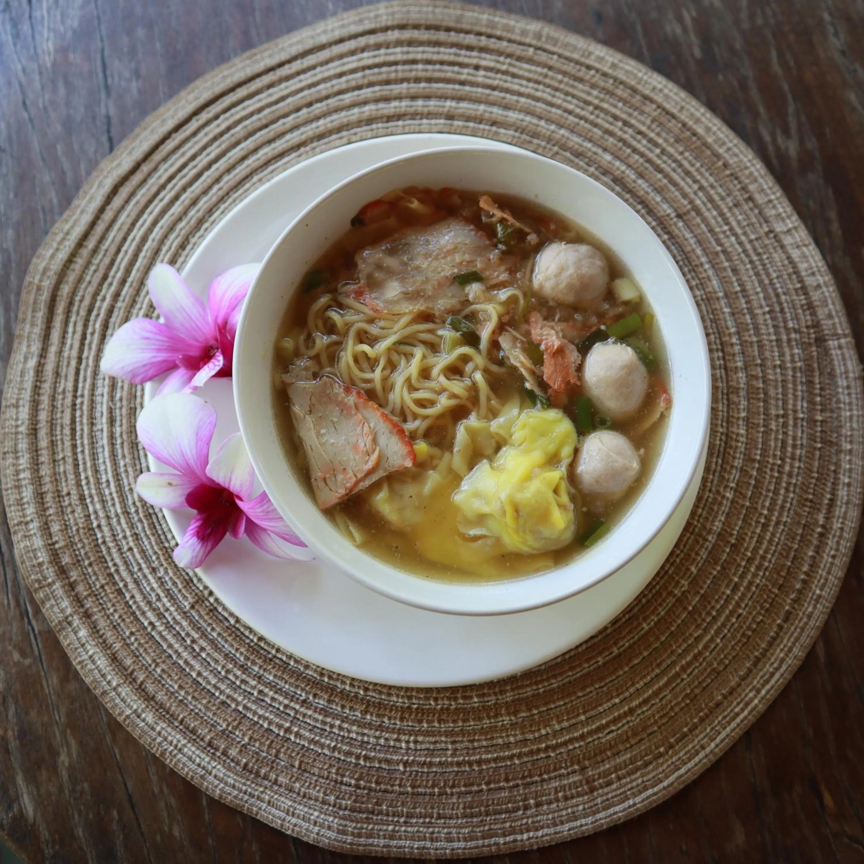 Food and drinks in Nan De Panna Resort and Spa