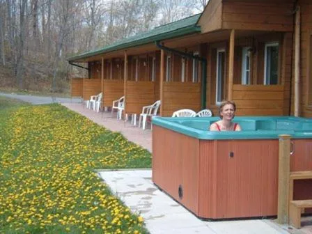 Hot Tub in Quiet Bay Inn & Café