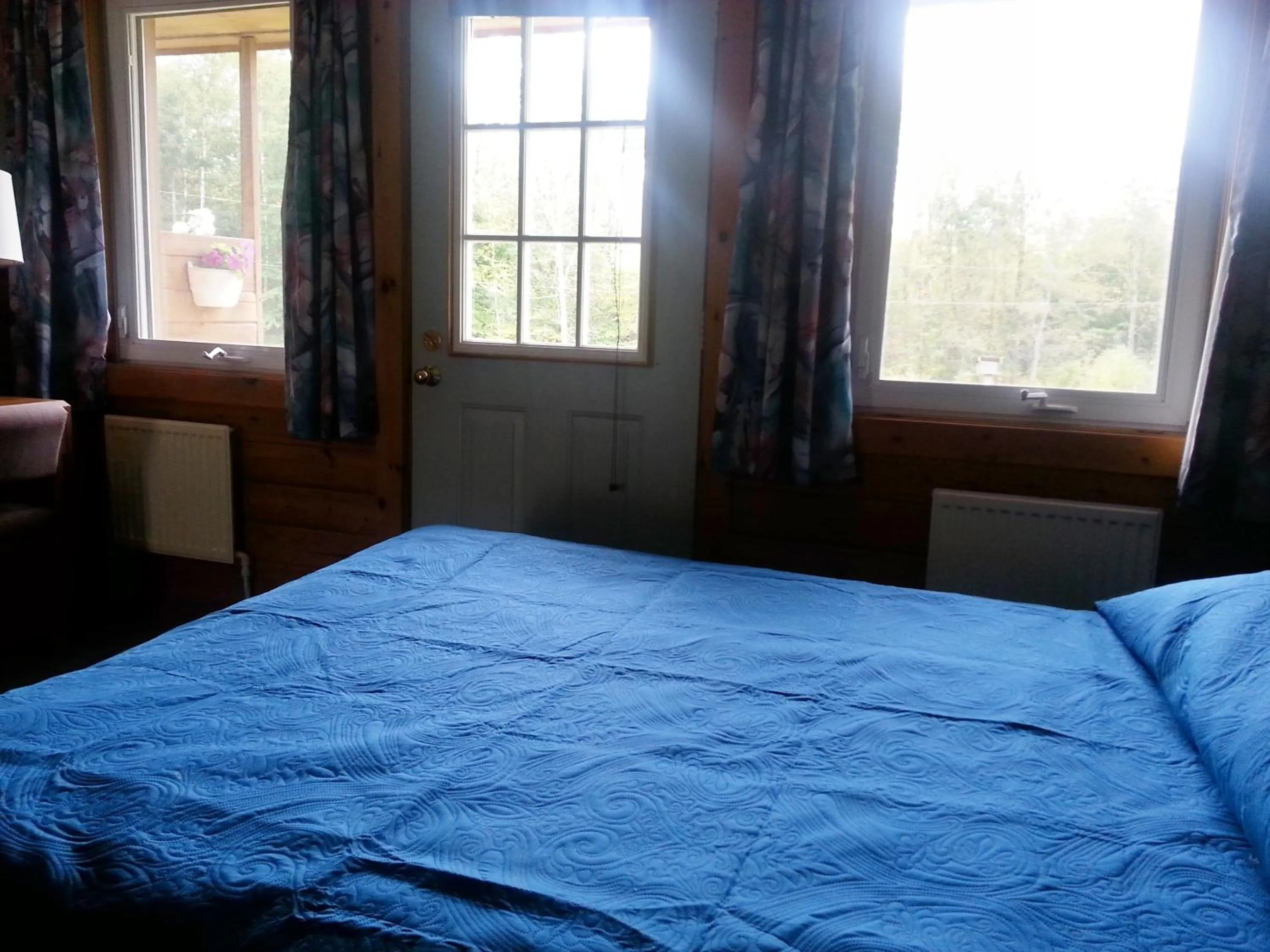 Bed in Quiet Bay Inn & Café