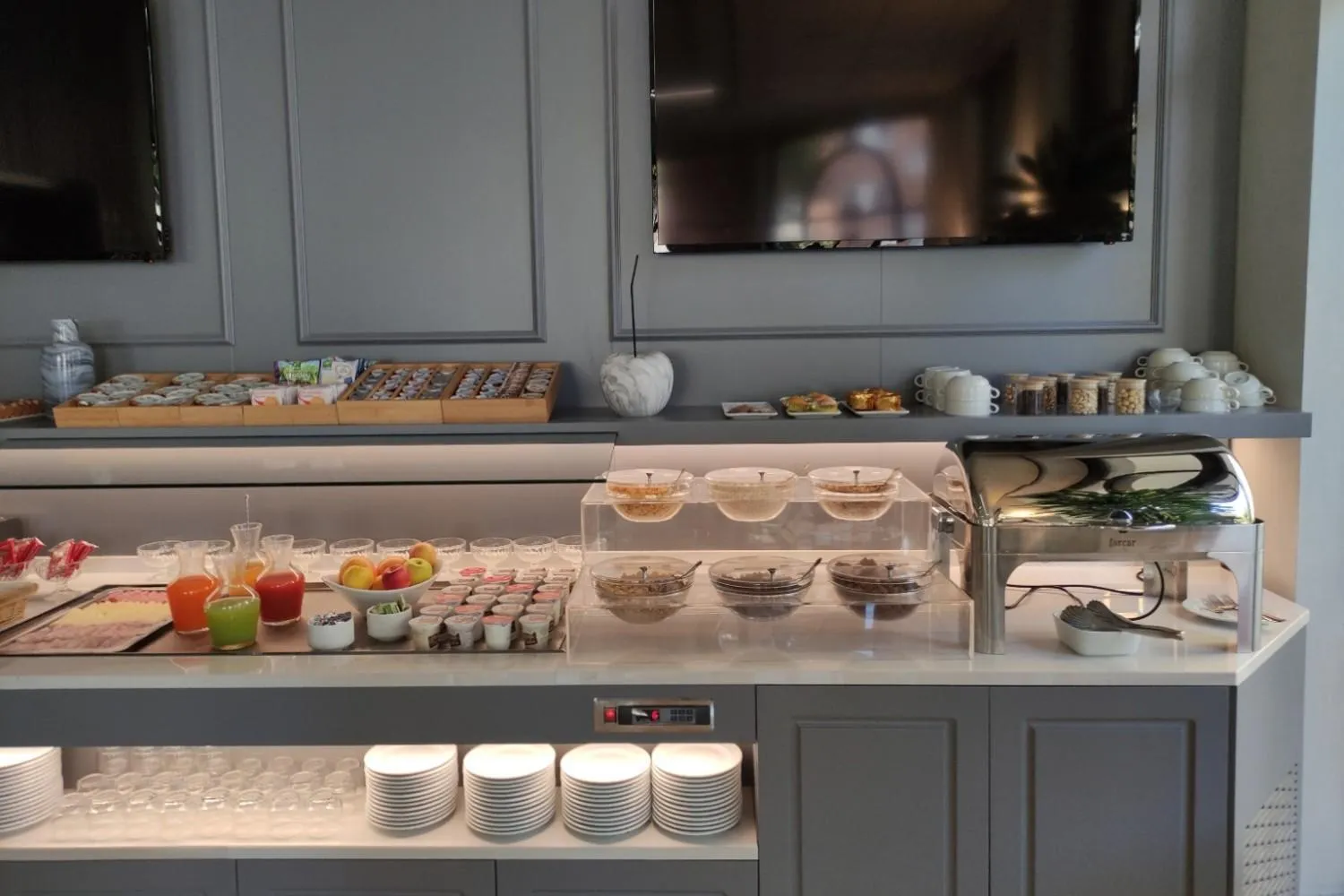 Buffet breakfast in Astra Hotel