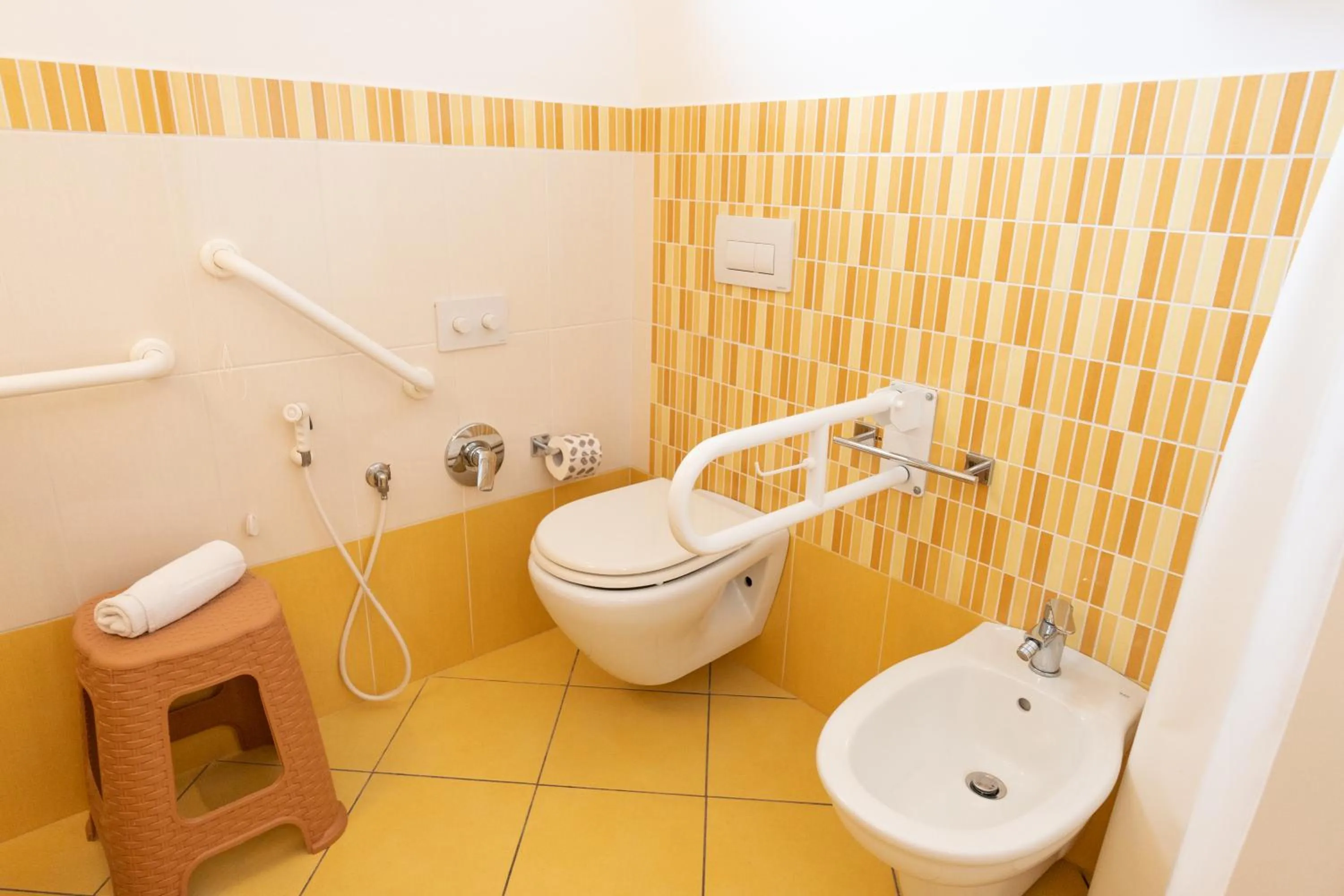 Bathroom in Hotel Baia Di Trainiti