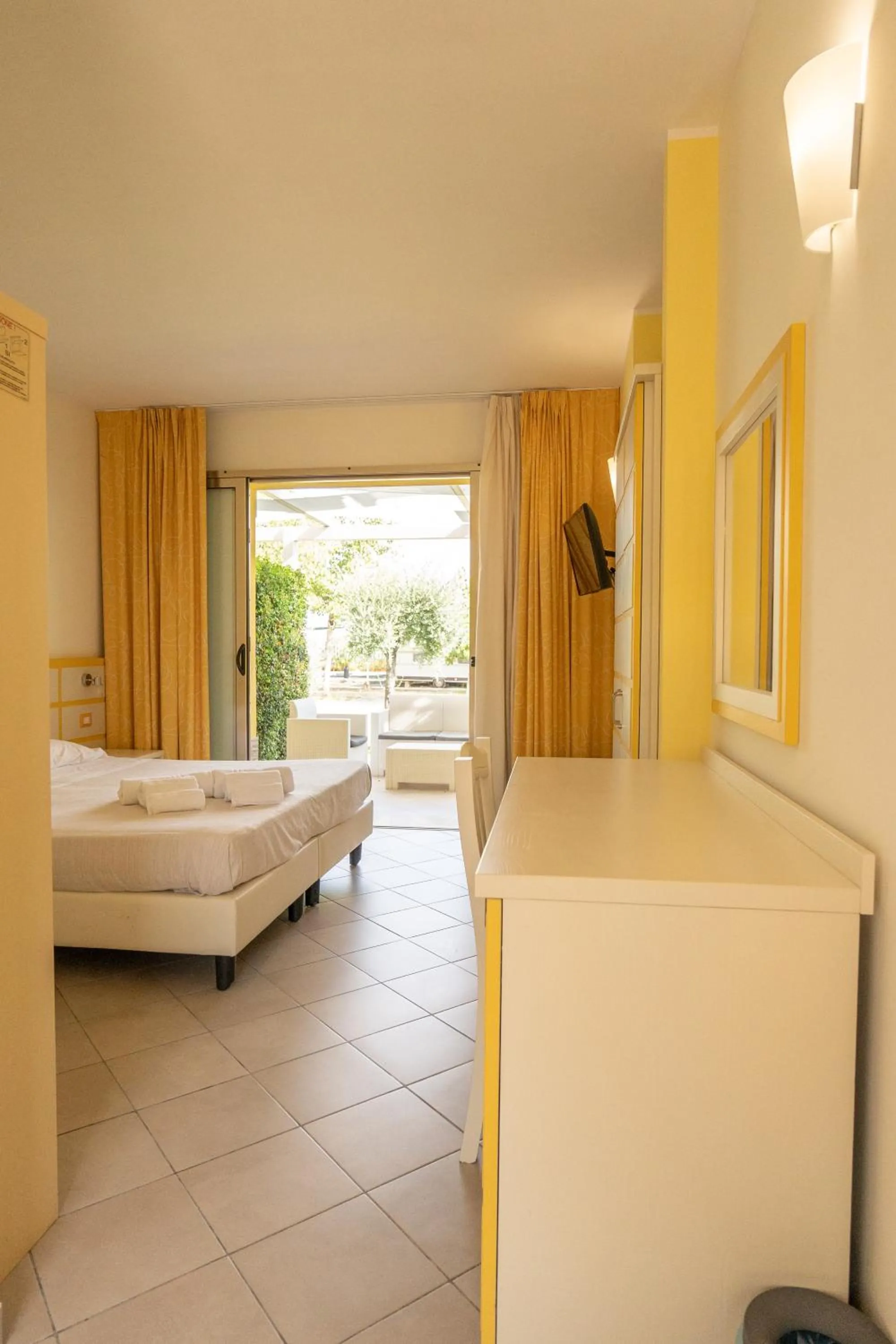 TV and multimedia, Bed in Hotel Baia Di Trainiti