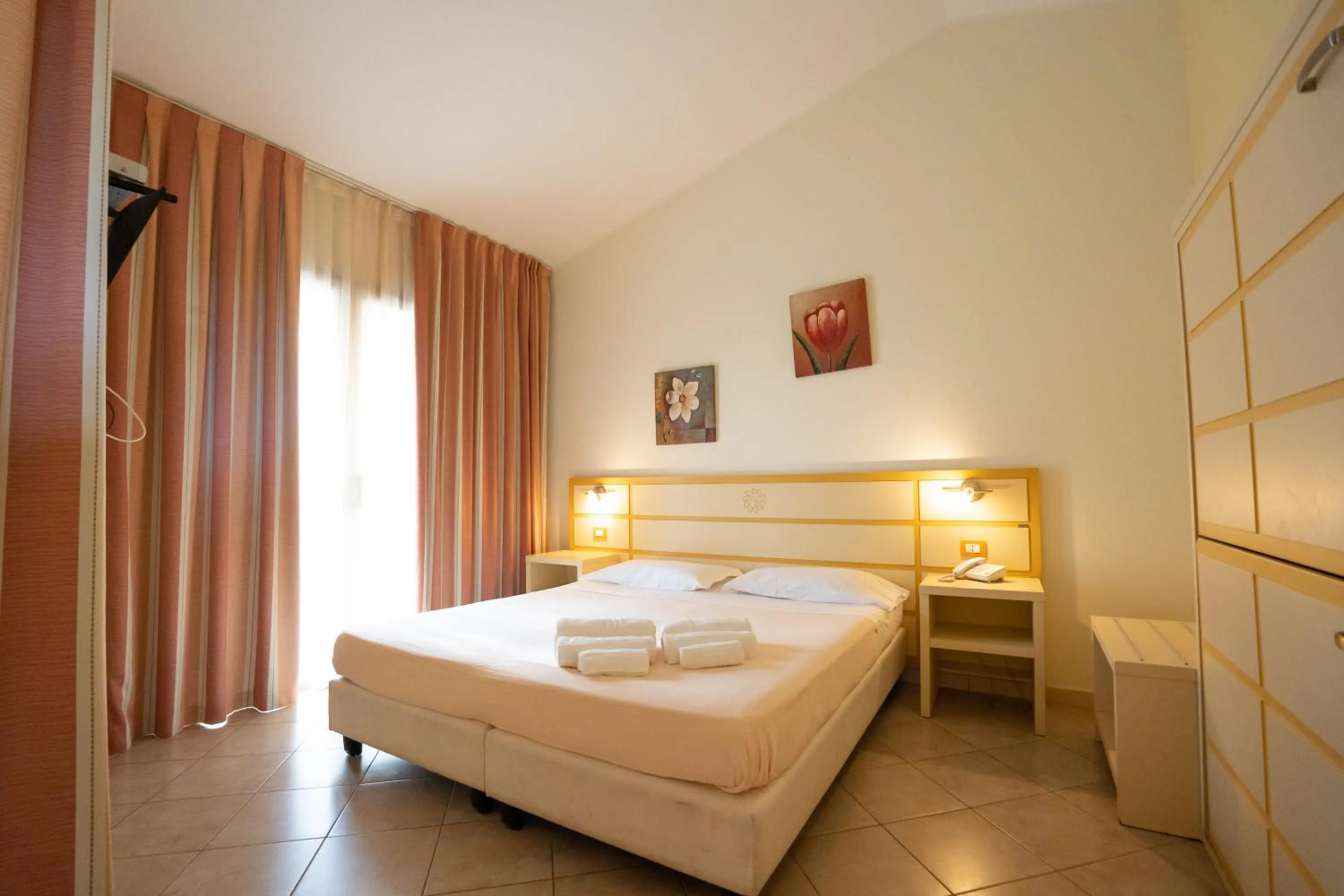 Bed in Hotel Baia Di Trainiti