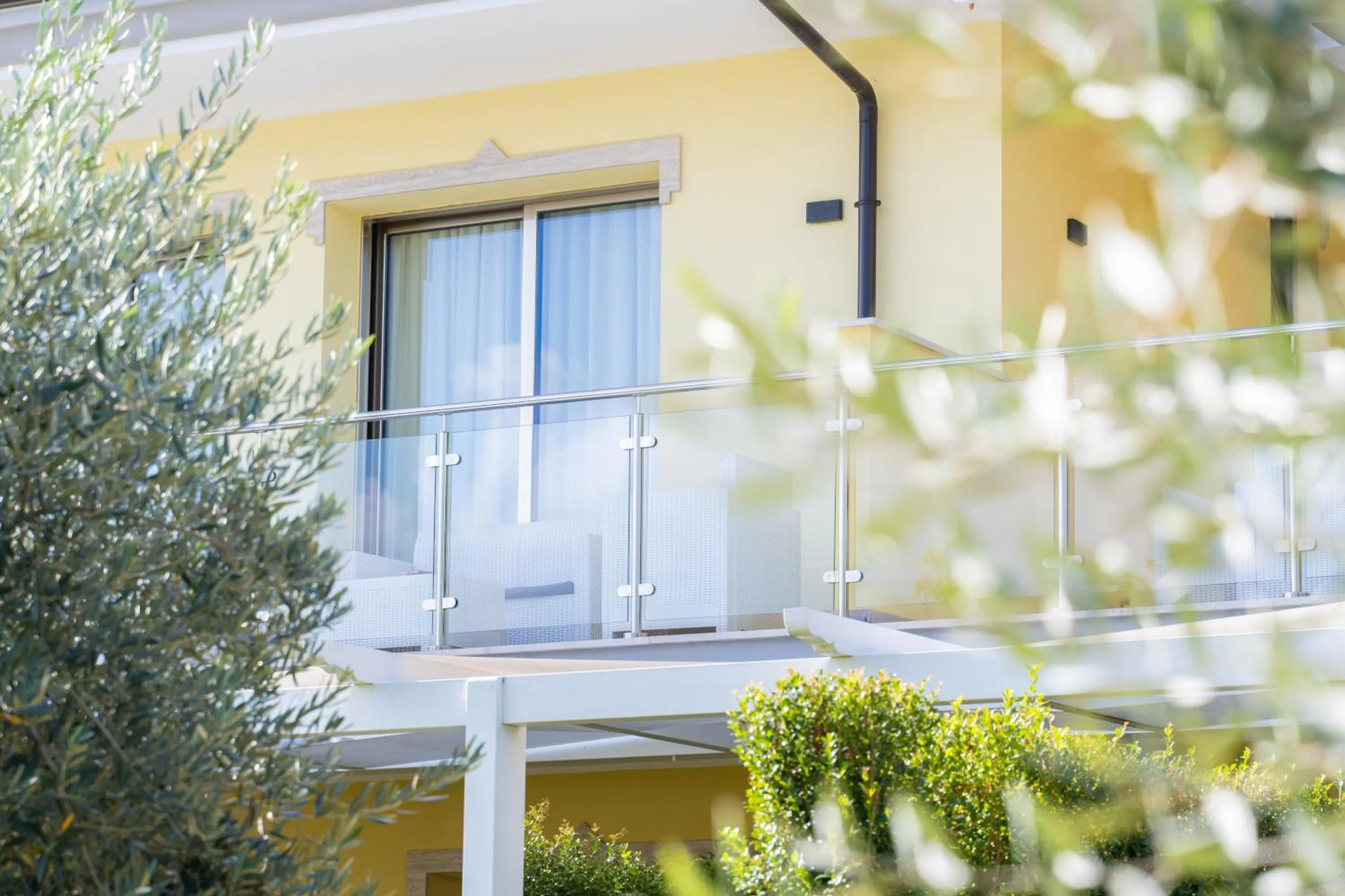 Patio in Hotel Baia Di Trainiti