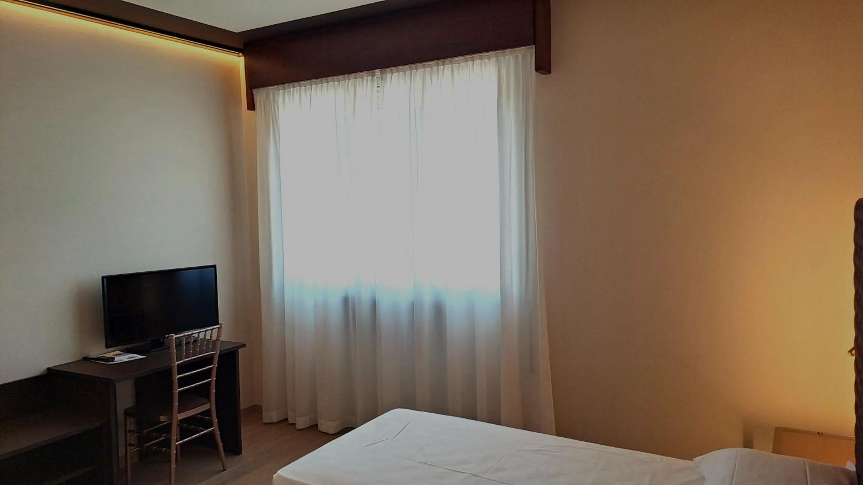 Photo of the whole room, Bed in Hotel Internazionale