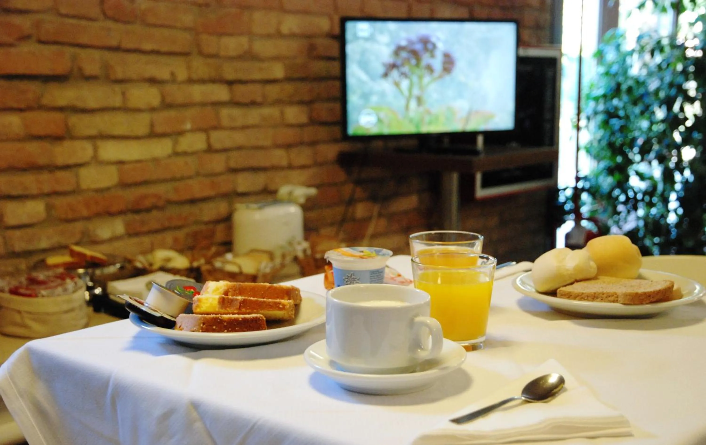 Buffet breakfast in Hotel Casa a Colori Venezia