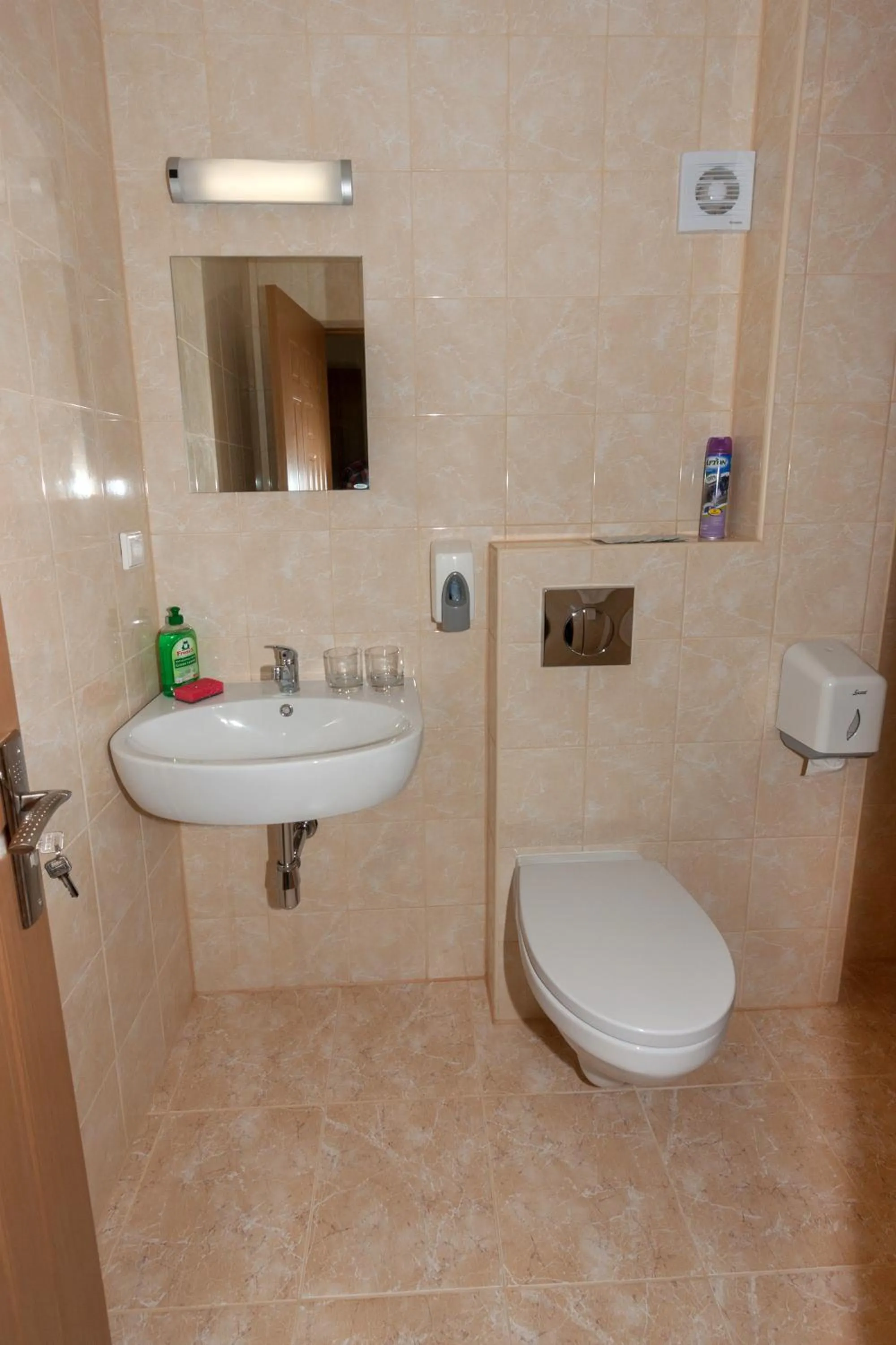 Shower in Tauras Center Hotel