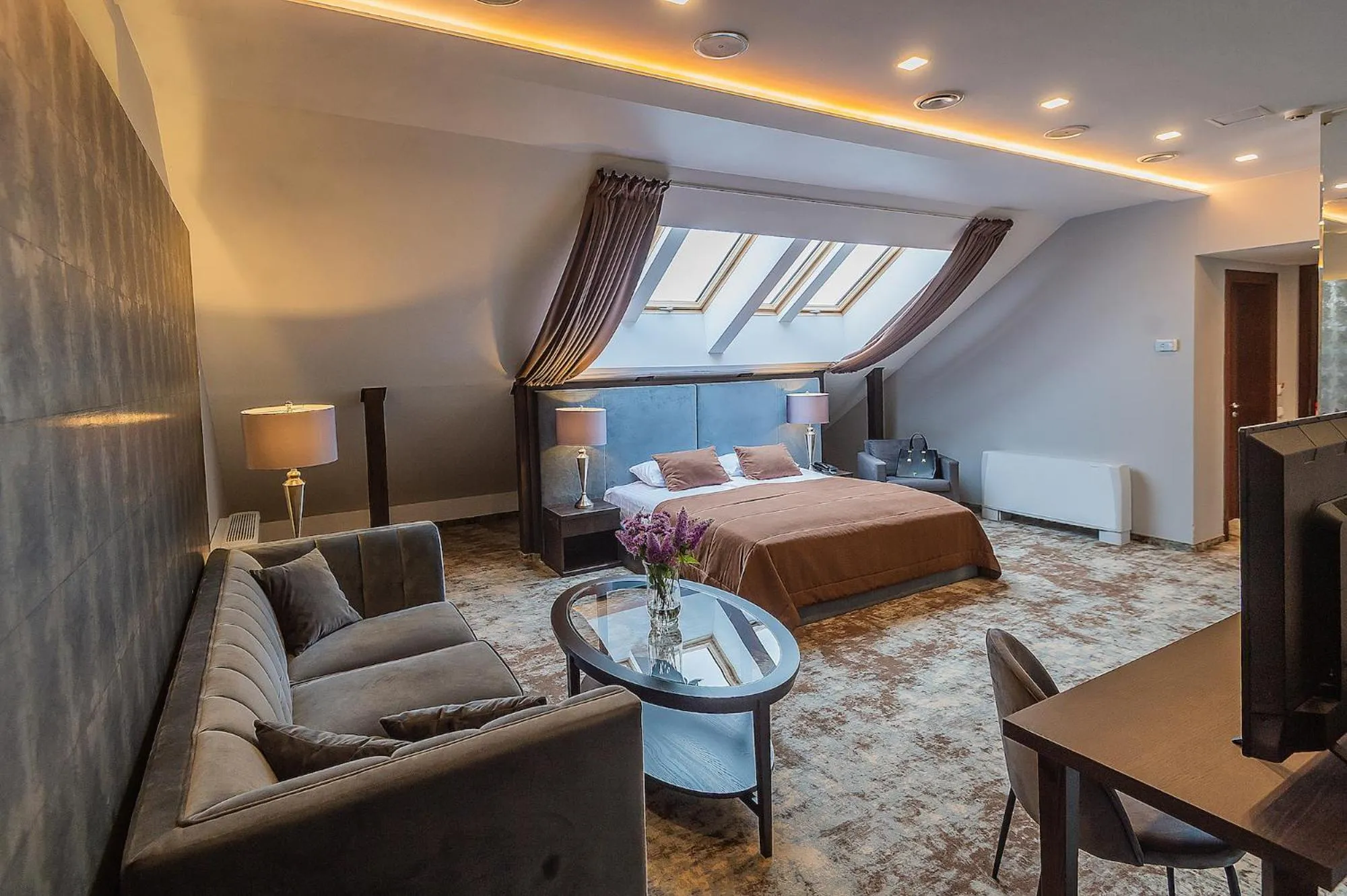 Attic Suite in Old Mill Hotel