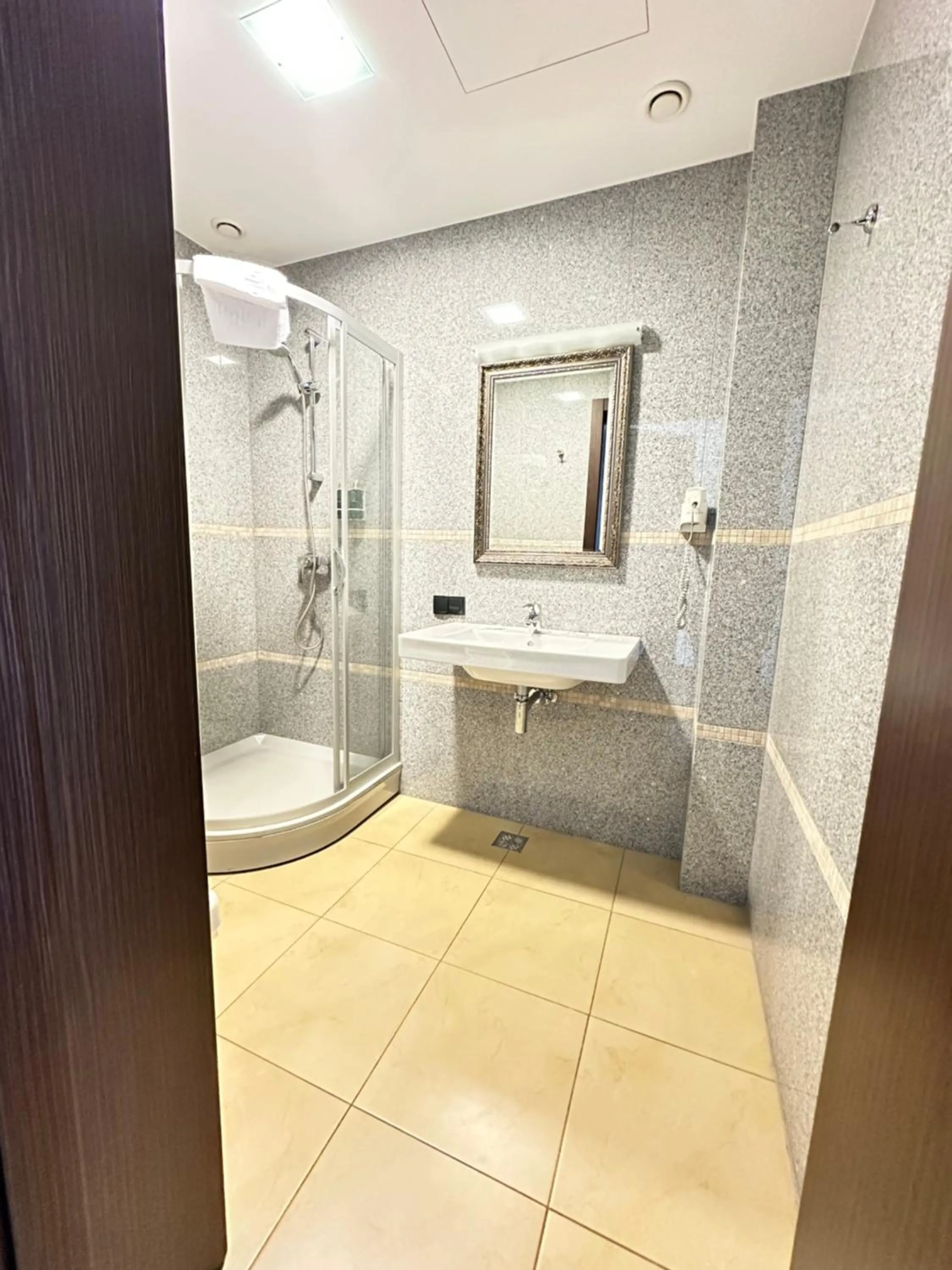 Shower in National Golf Resort
