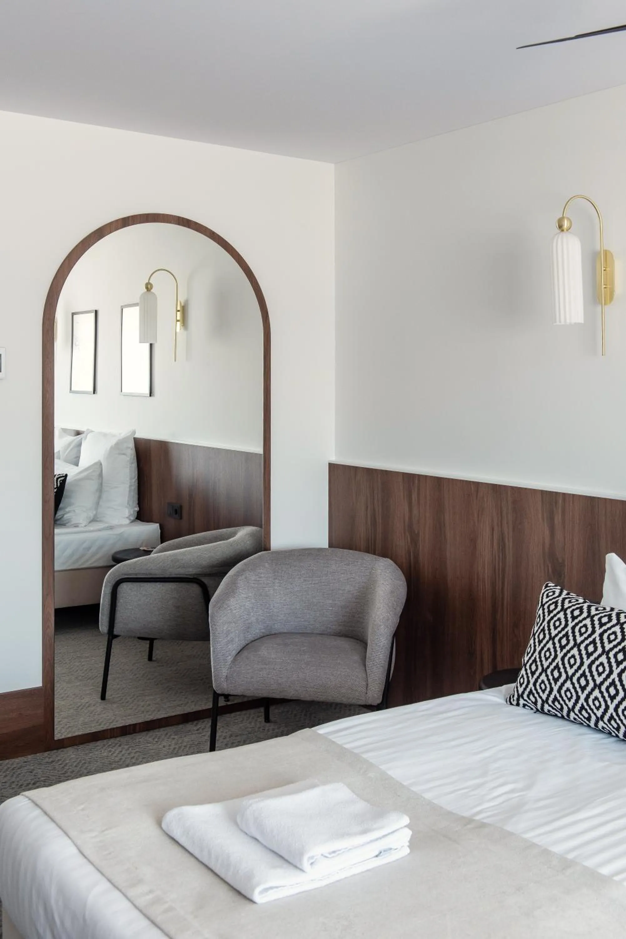 Seating area, Bed in AIRINN Vilnius Airport Hotel RENOVATED 2025