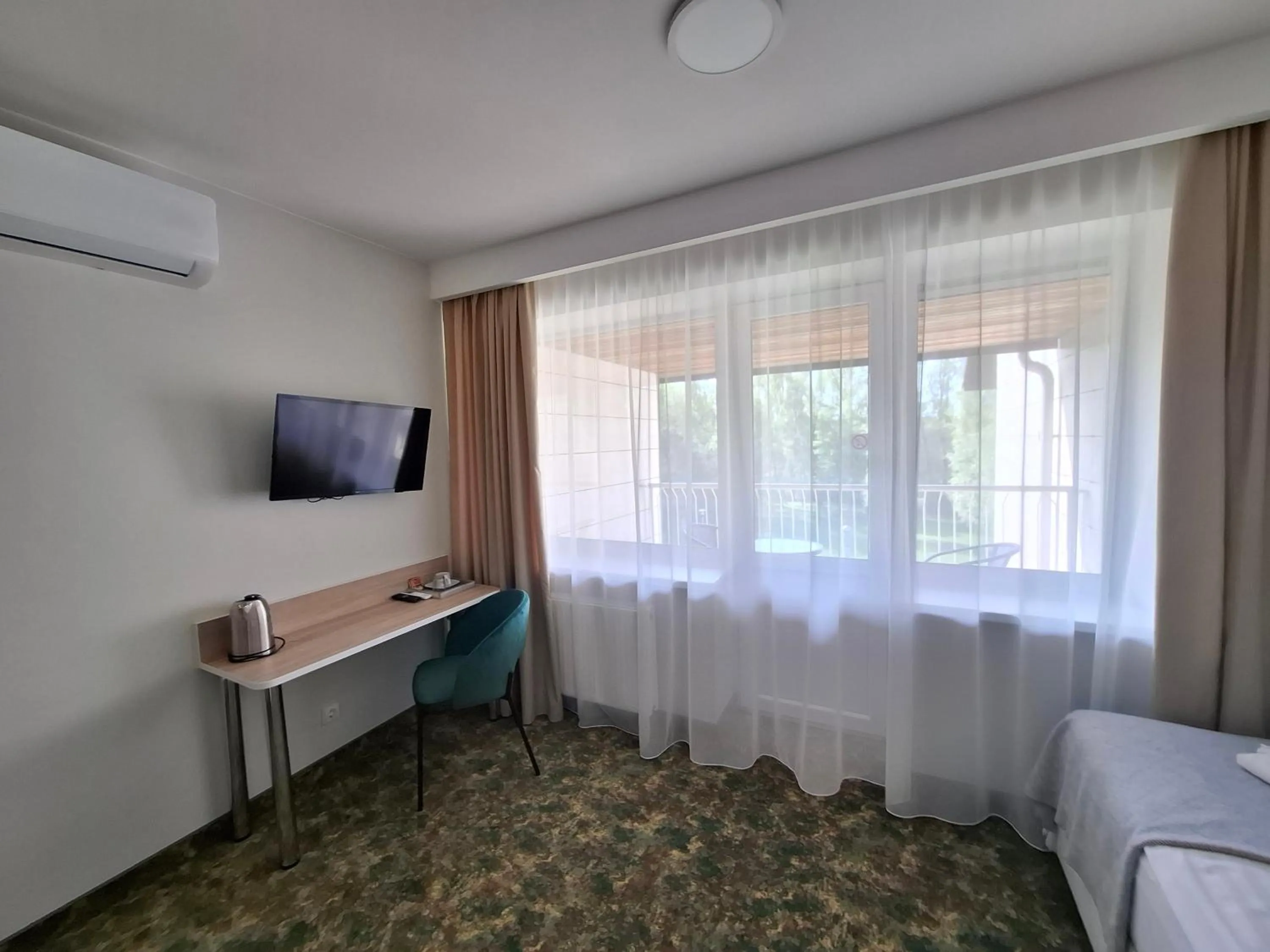 Photo of the whole room, Bed in Health & Wellness Center Energetikas