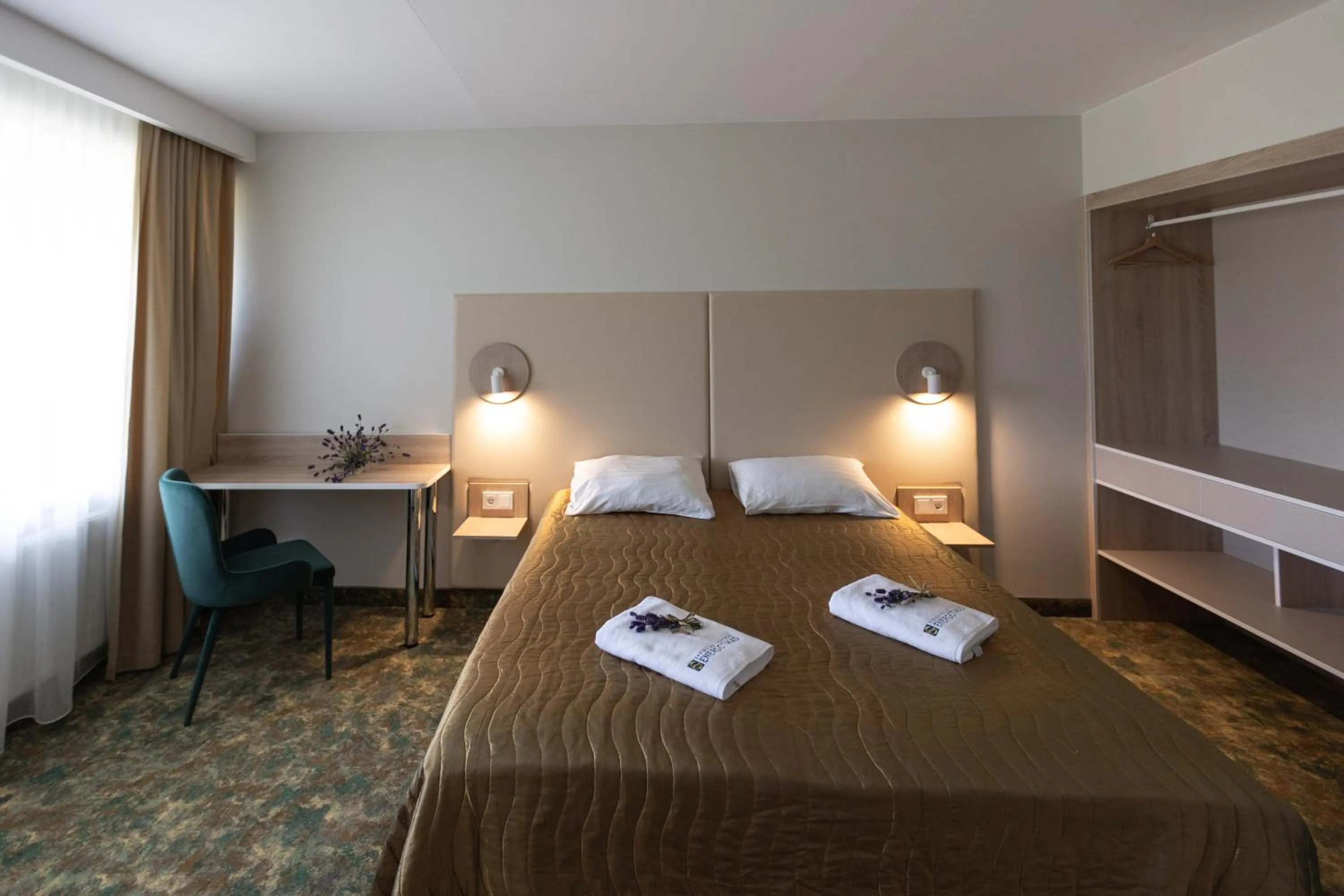 Photo of the whole room, Bed in Health & Wellness Center Energetikas