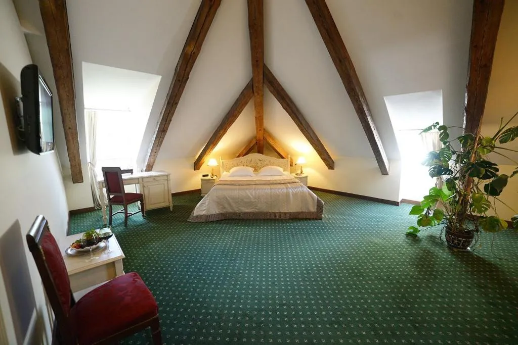 Bed in Bistrampolis Manor