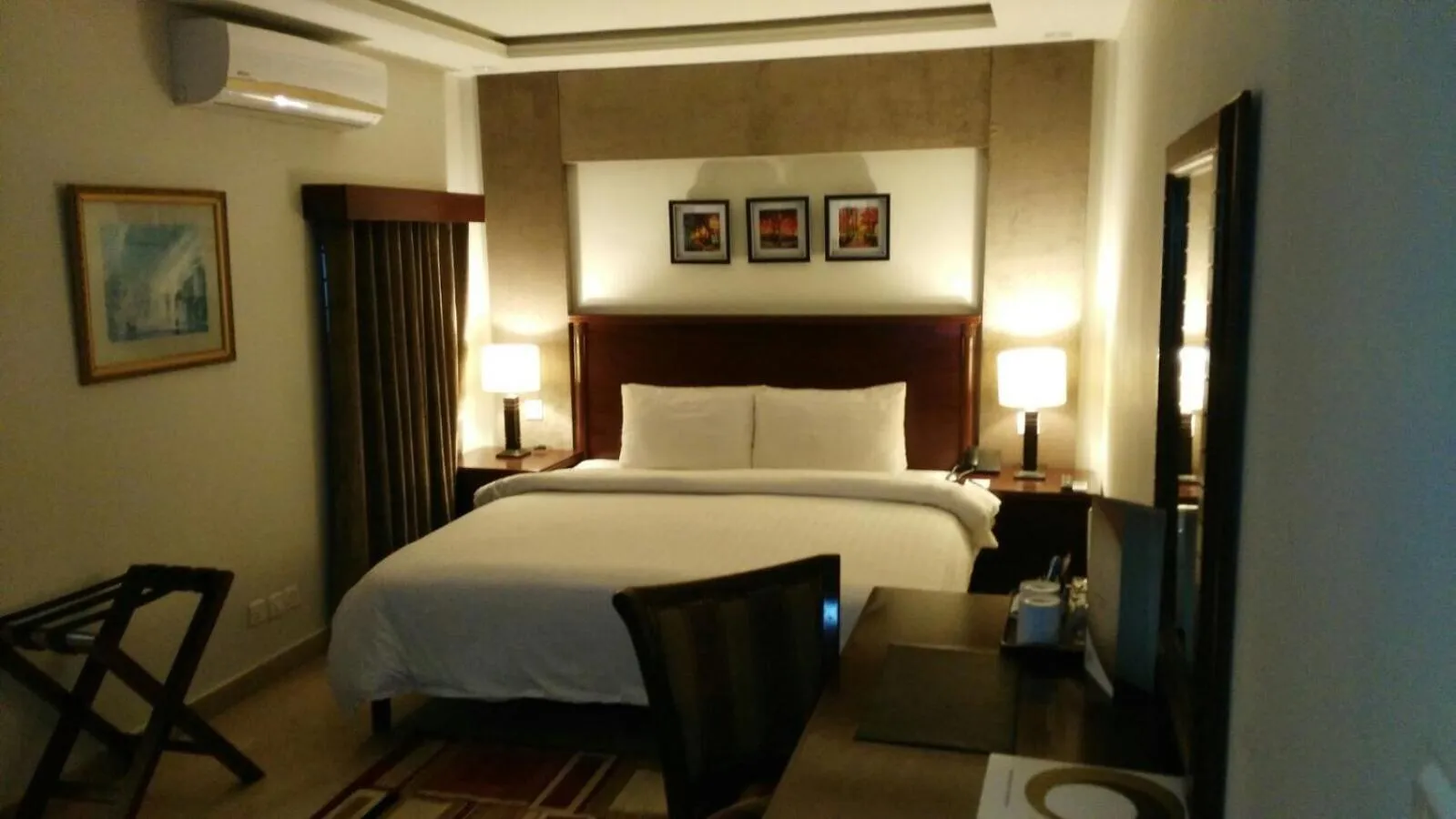 Bedroom, Bed in Hotel One Super, Islamabad