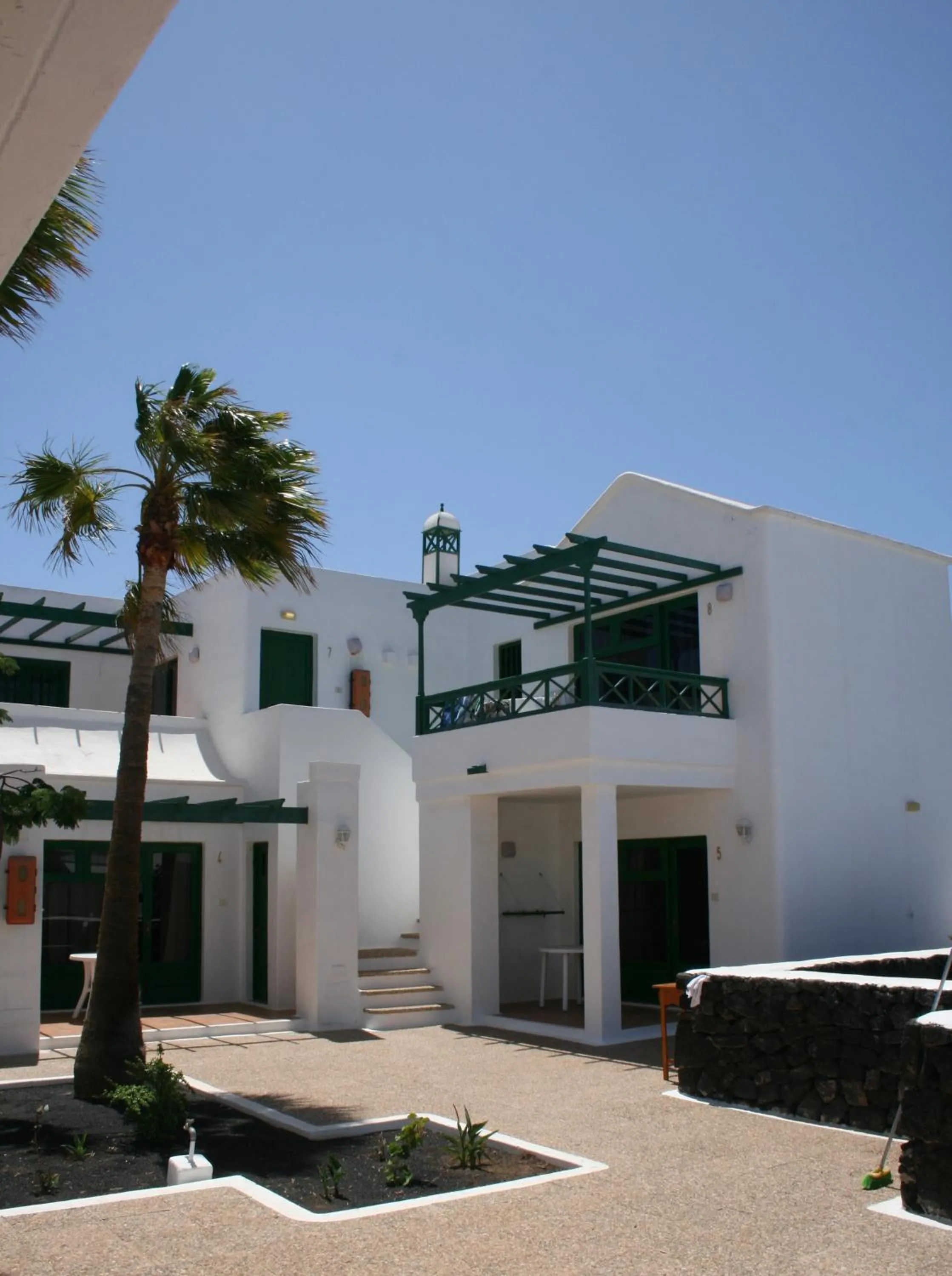 Property building in Apartamentos las Acacias