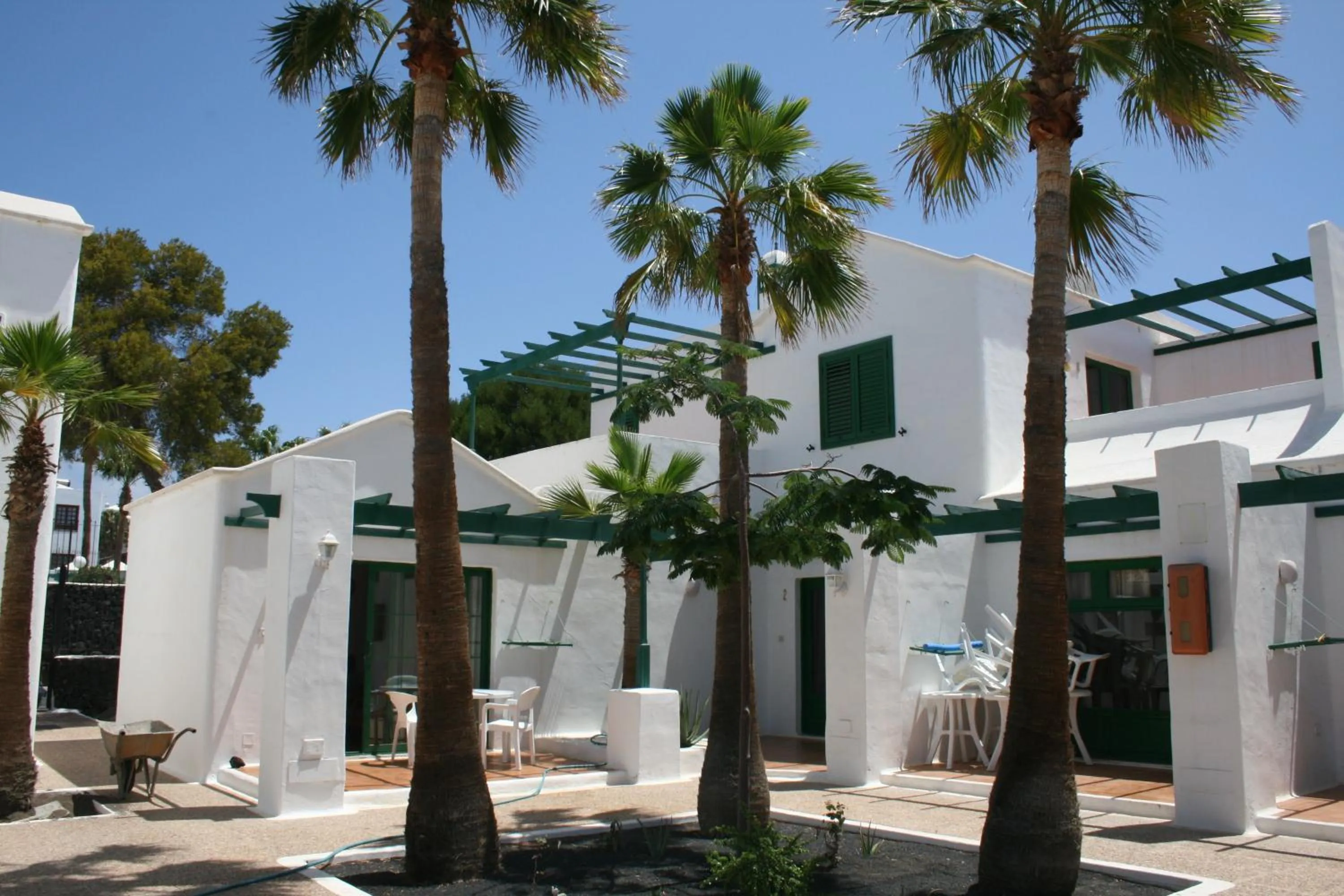 Property building in Apartamentos las Acacias