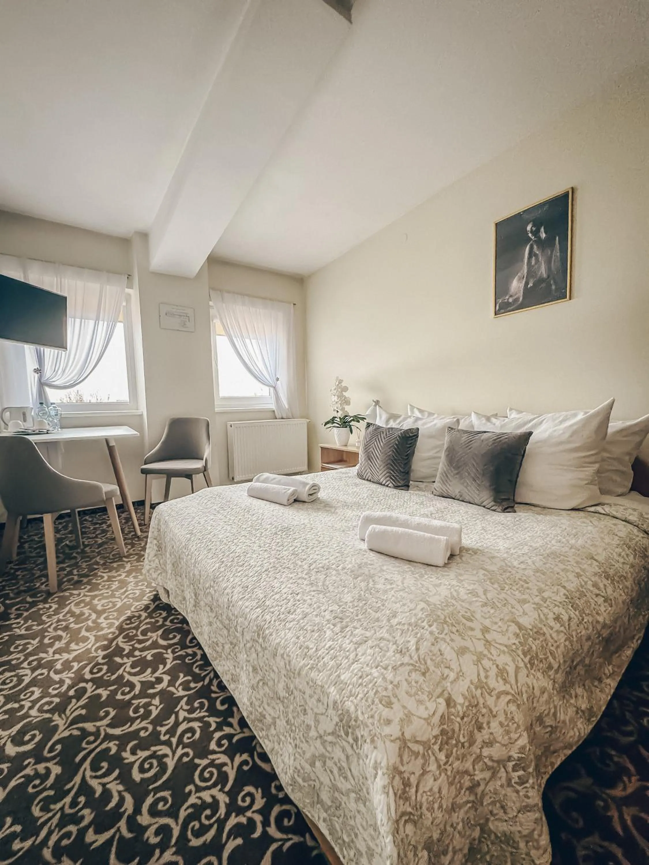 Photo of the whole room, Bed in Pervaža