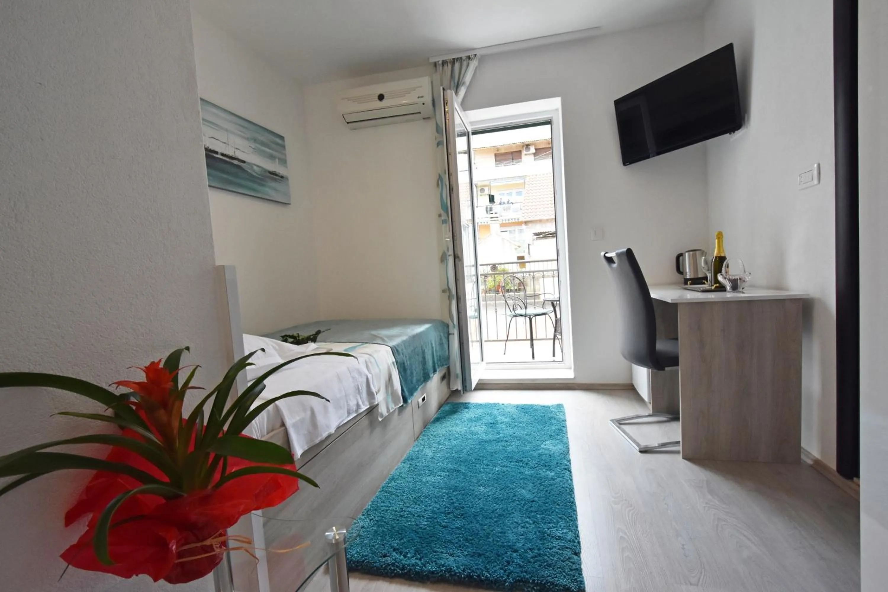 Property building in Kuzma Rooms and Apartments