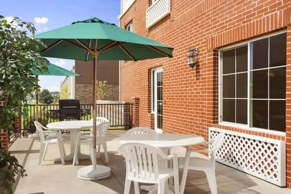 Patio in Country Inn & Suites by Radisson, Conway, AR
