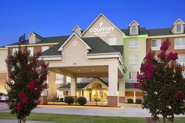 Property building in Country Inn & Suites by Radisson, Conway, AR