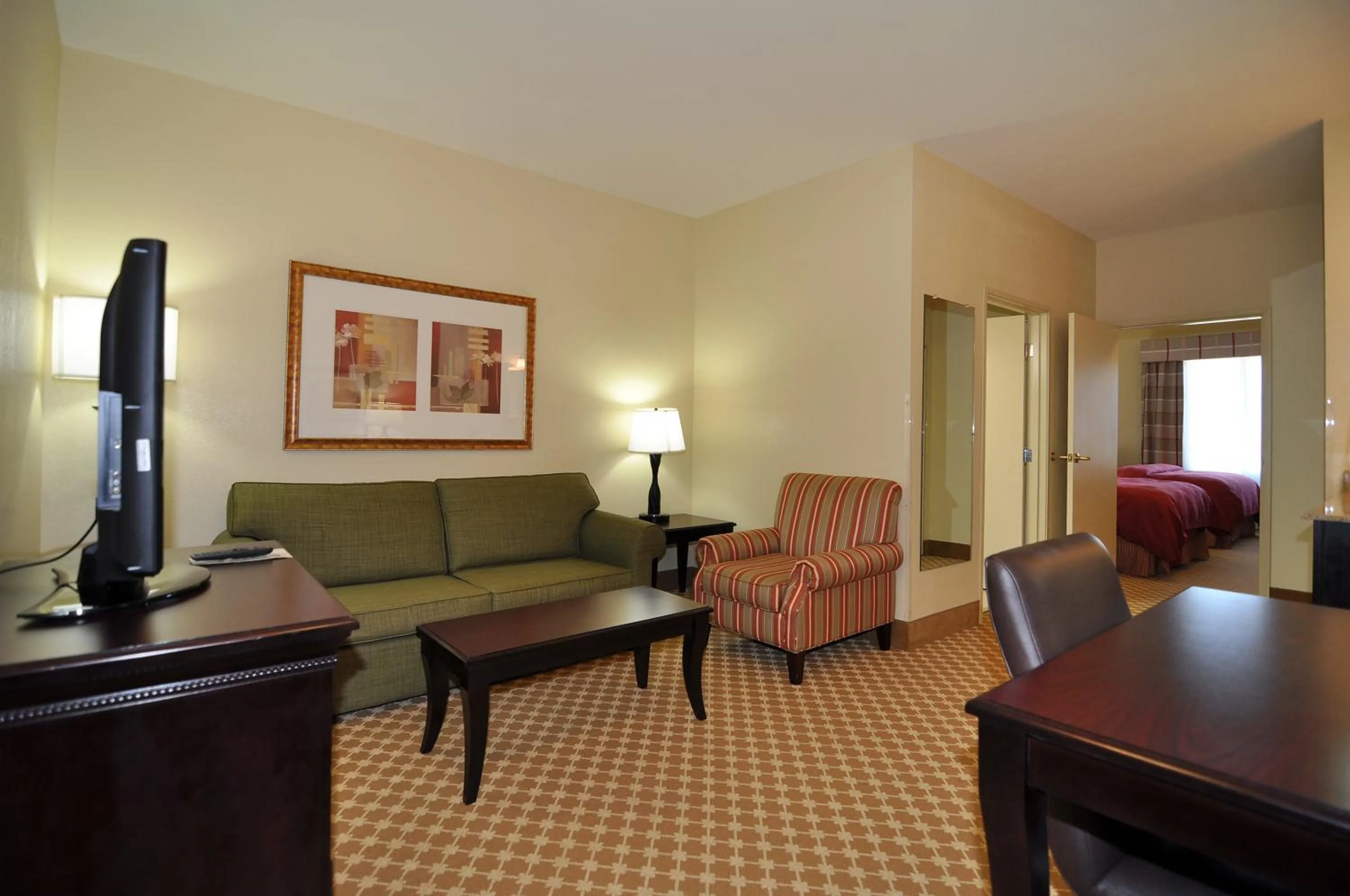 TV and multimedia in Country Inn & Suites by Radisson, Conway, AR