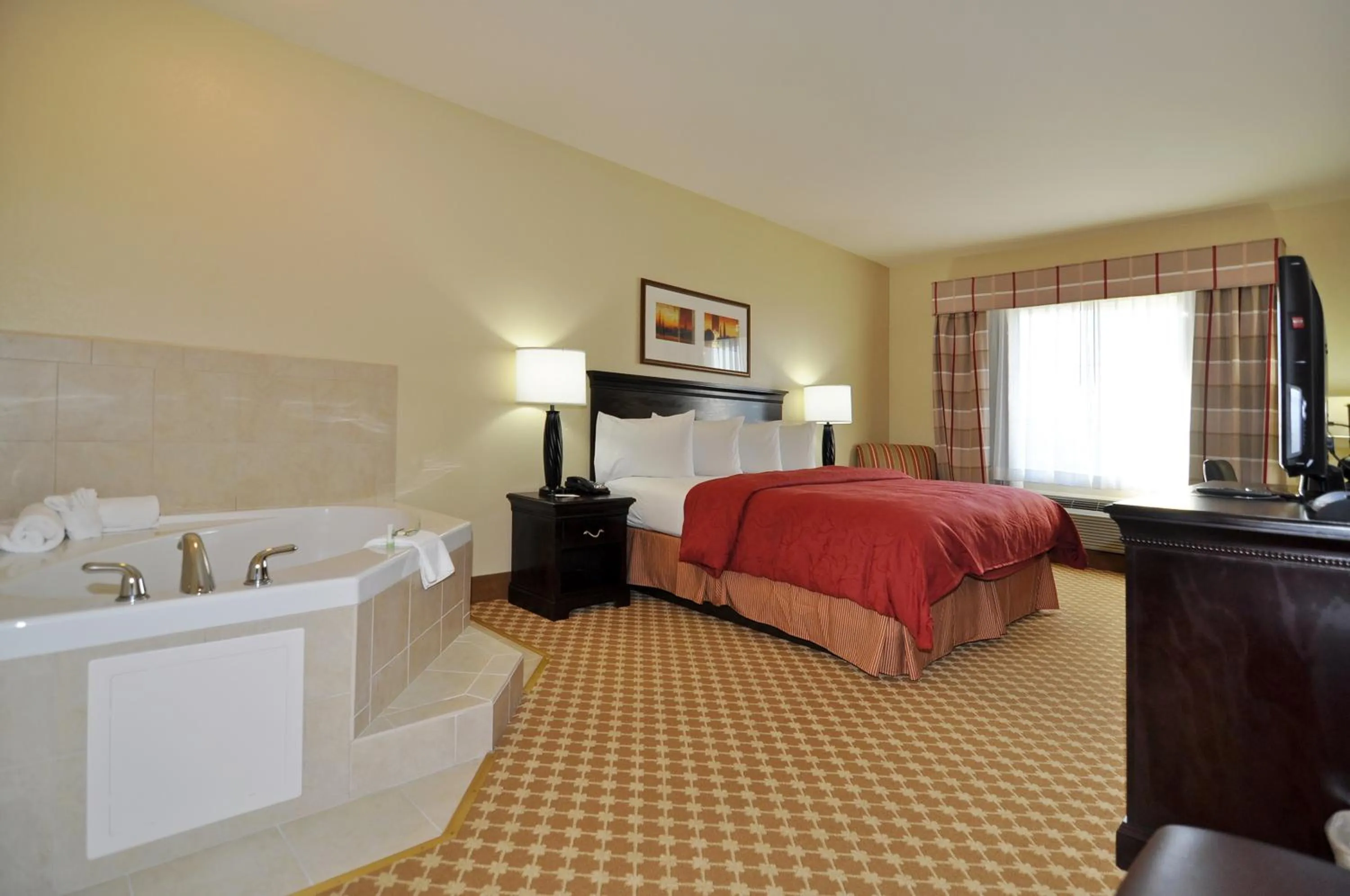 Photo of the whole room, Bed in Country Inn & Suites by Radisson, Conway, AR
