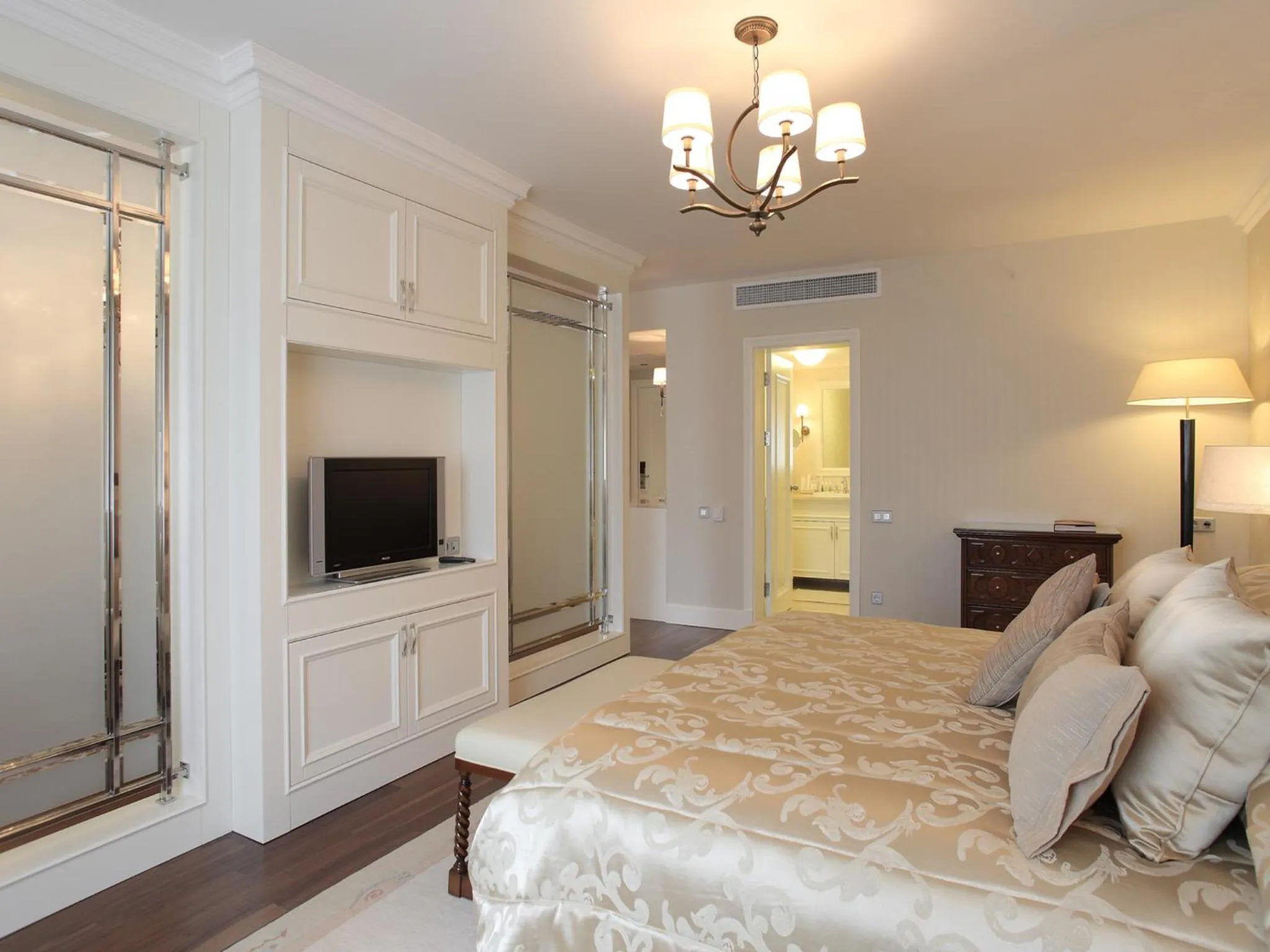 Photo of the whole room, Bed in Bilkent Hotel and Conference Center