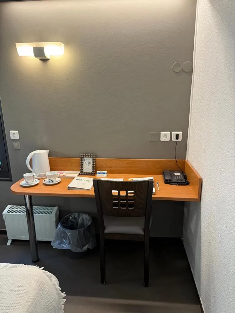 Photo of the whole room in Brit Hotel Besancon l'Horloge