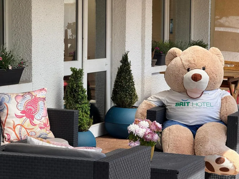 Patio in Brit Hotel Besancon l'Horloge