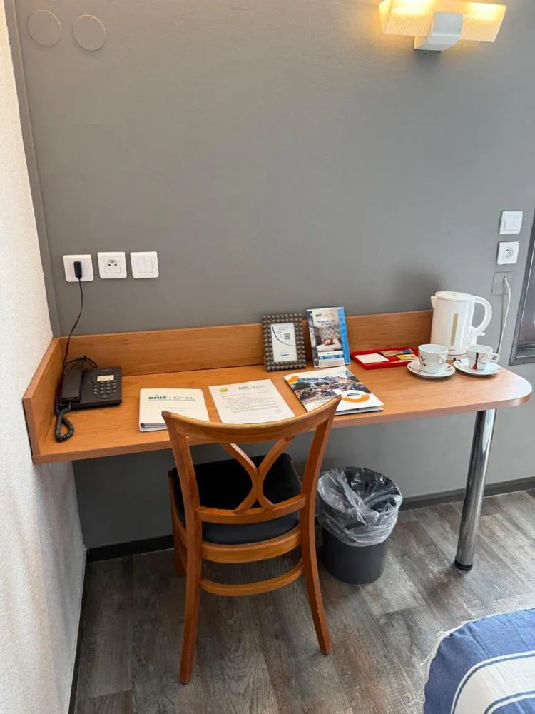 Photo of the whole room in Brit Hotel Besancon l'Horloge