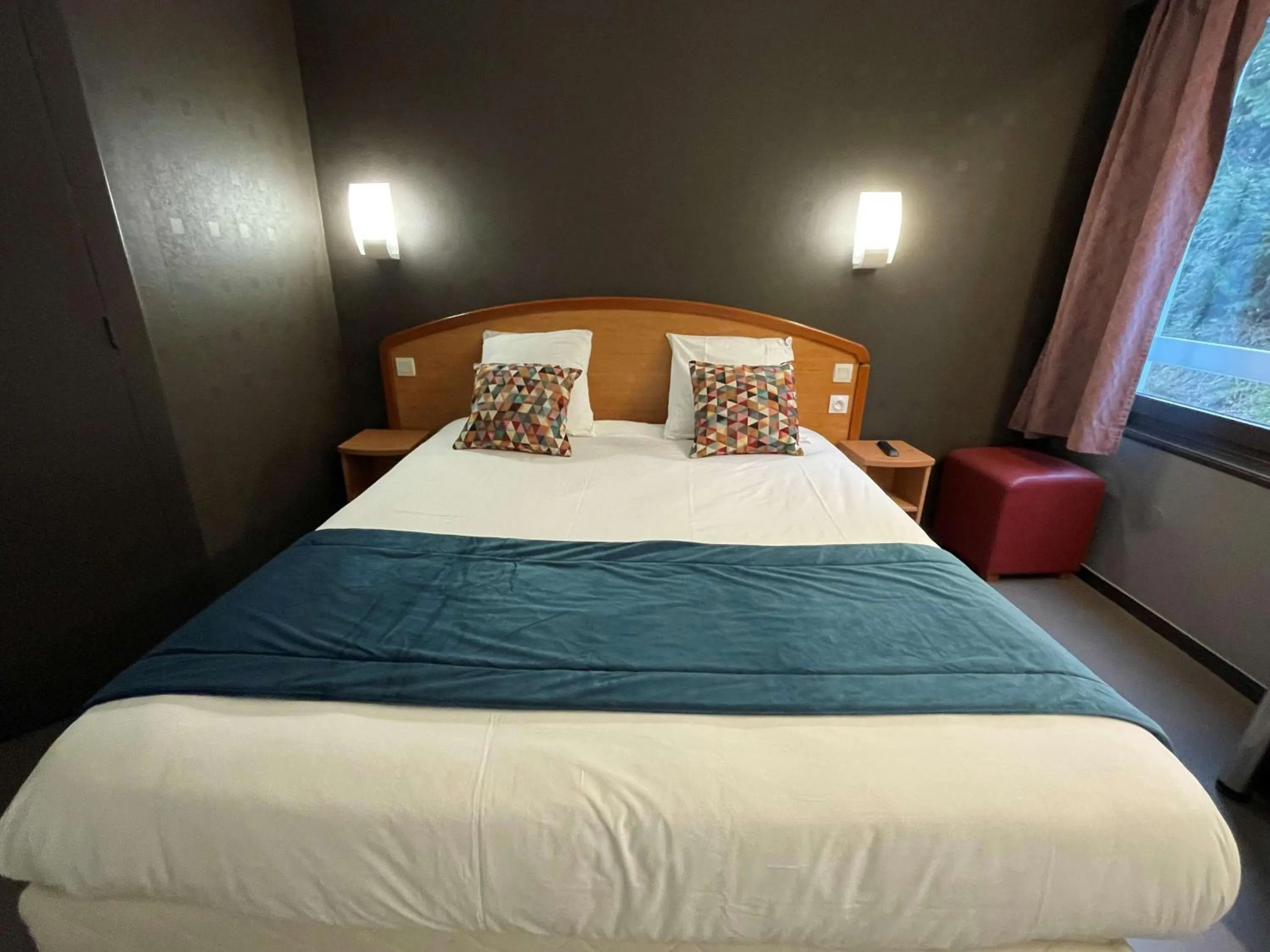 Bedroom, Bed in Brit Hotel Besancon l'Horloge