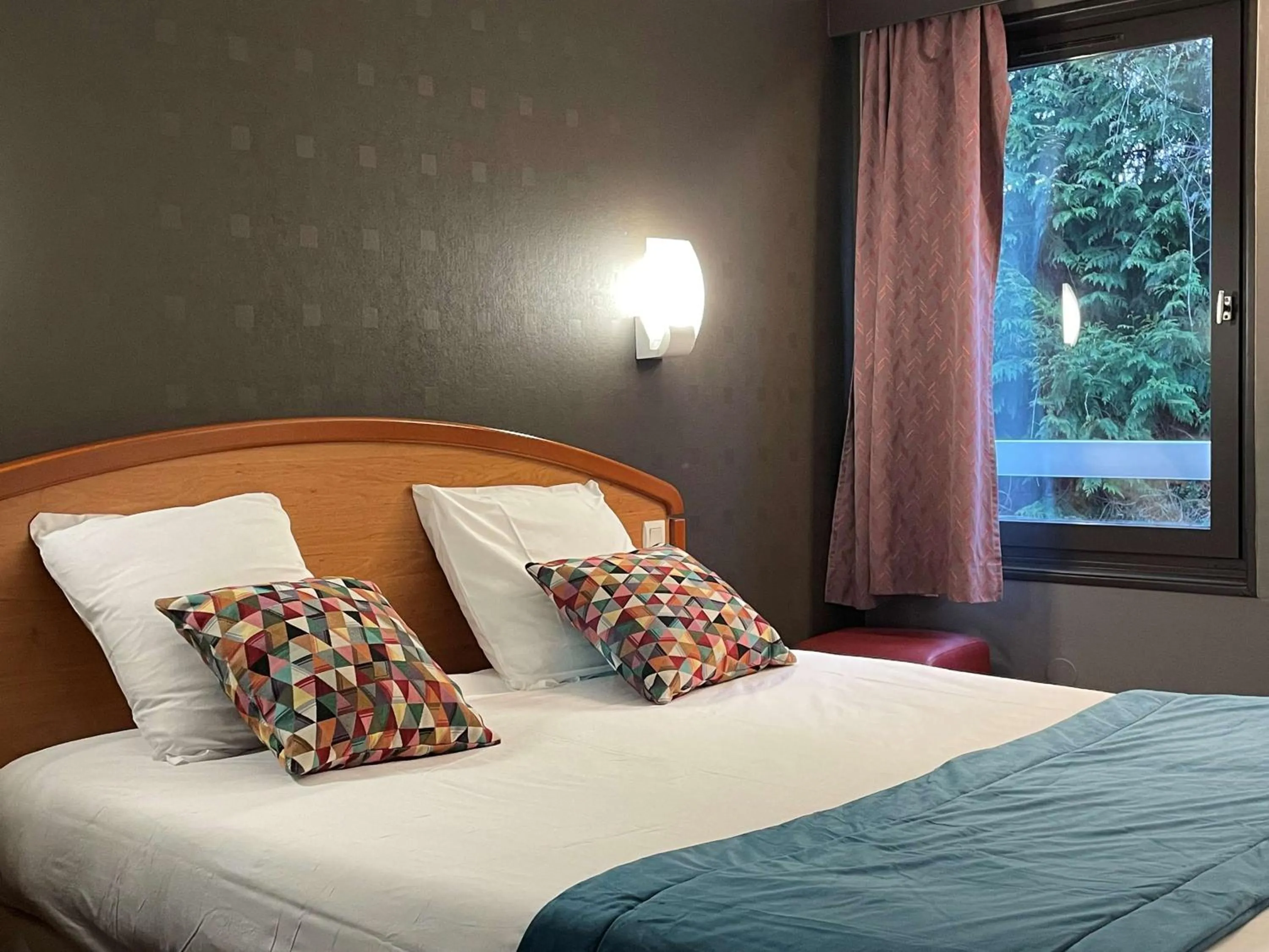 Bedroom, Bed in Brit Hotel Besancon l'Horloge