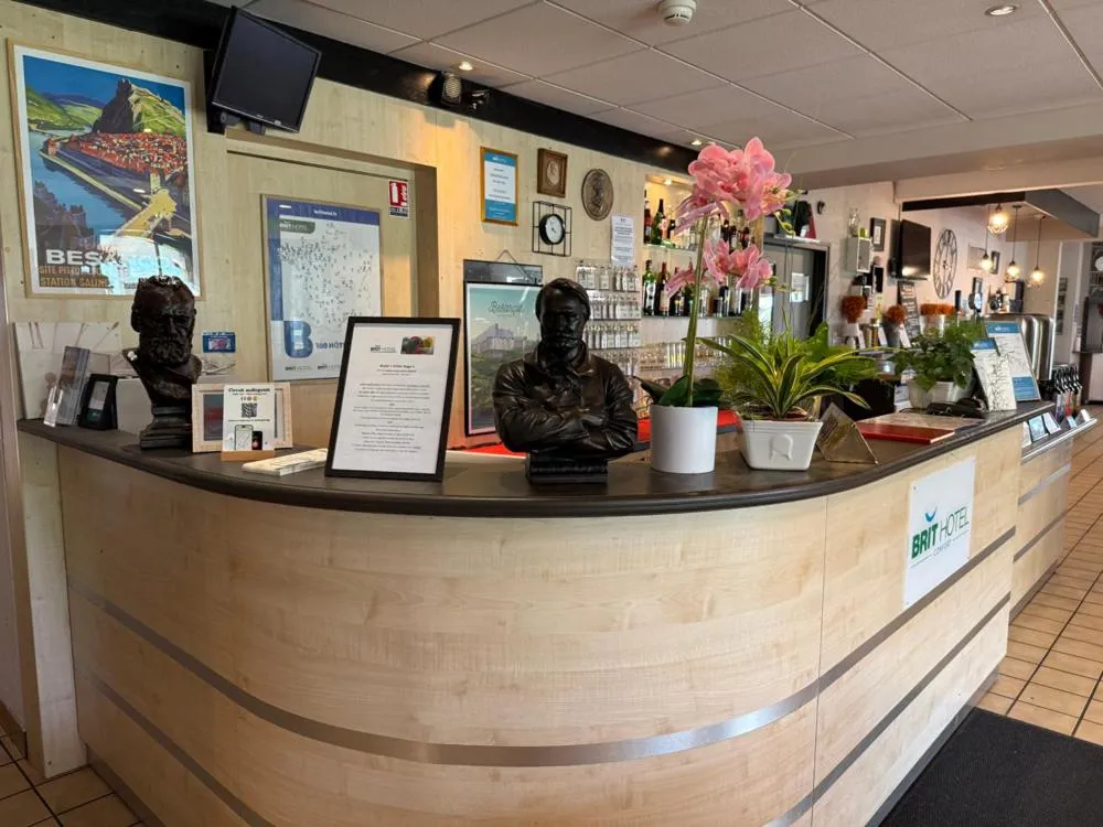 Lobby or reception in Brit Hotel Besancon l'Horloge