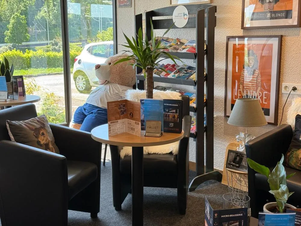 Lobby or reception in Brit Hotel Besancon l'Horloge