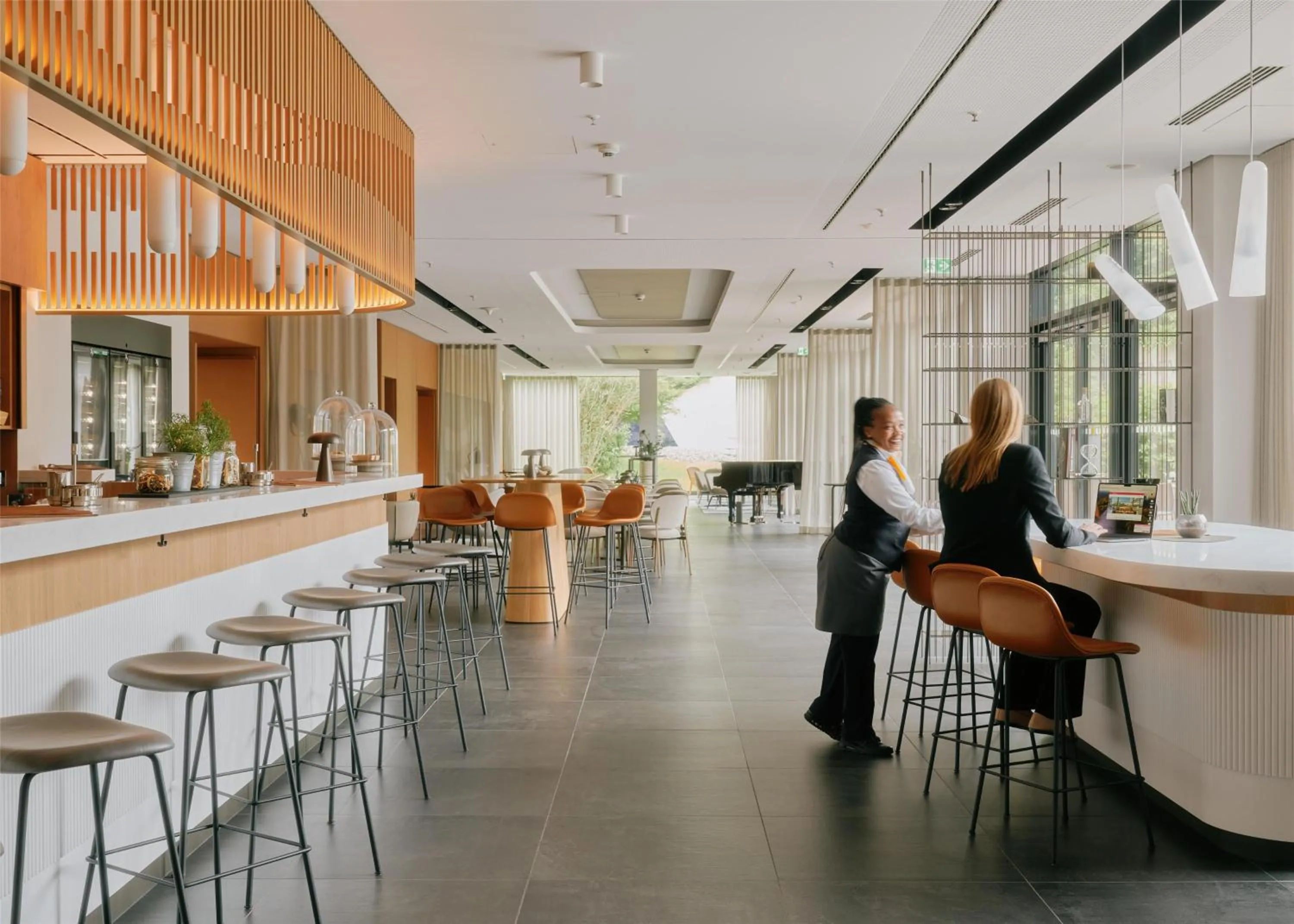 Lounge or bar in Lufthansa Seeheim - More than a Conference Hotel