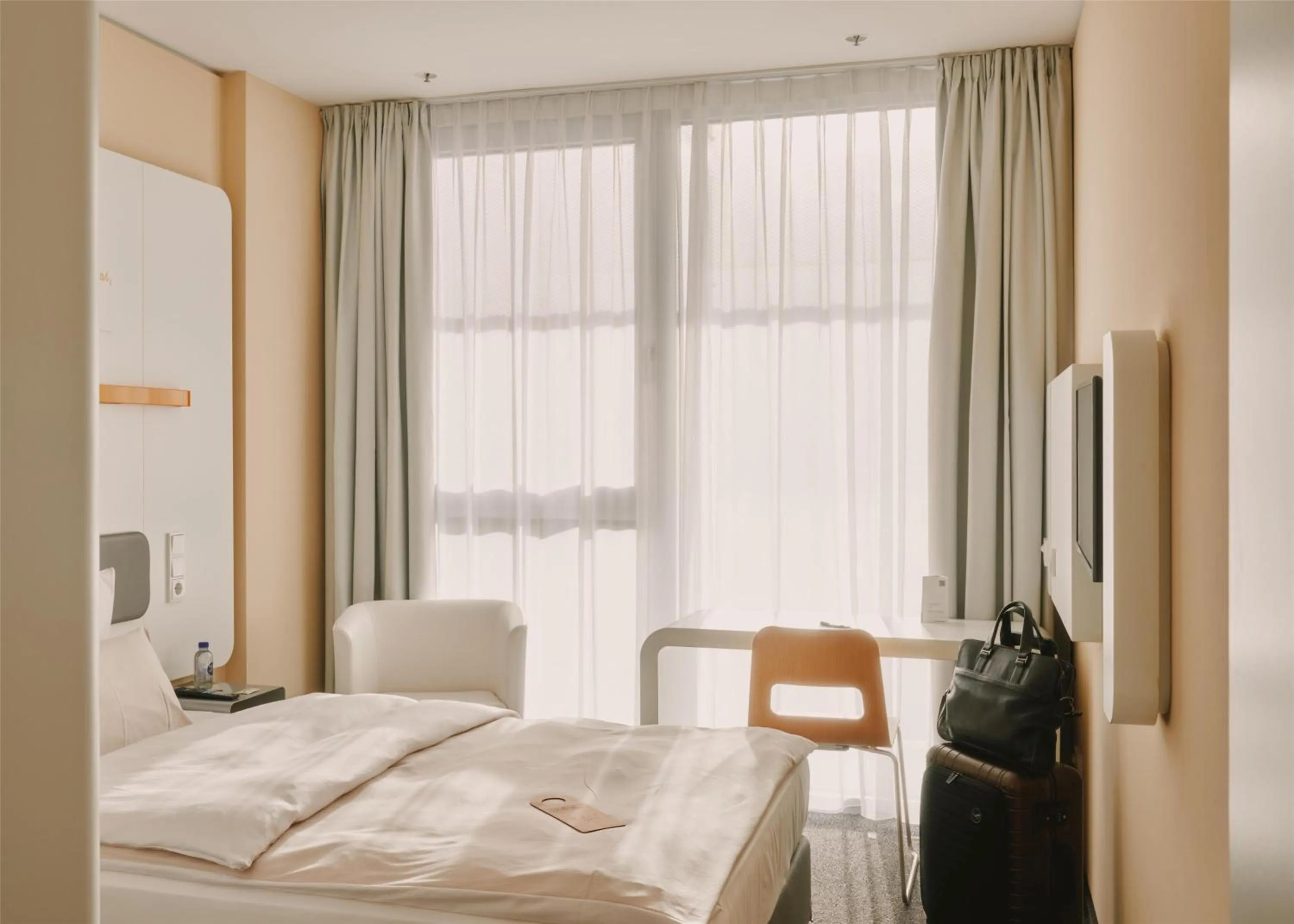 Bedroom, Bed in Lufthansa Seeheim - More than a Conference Hotel