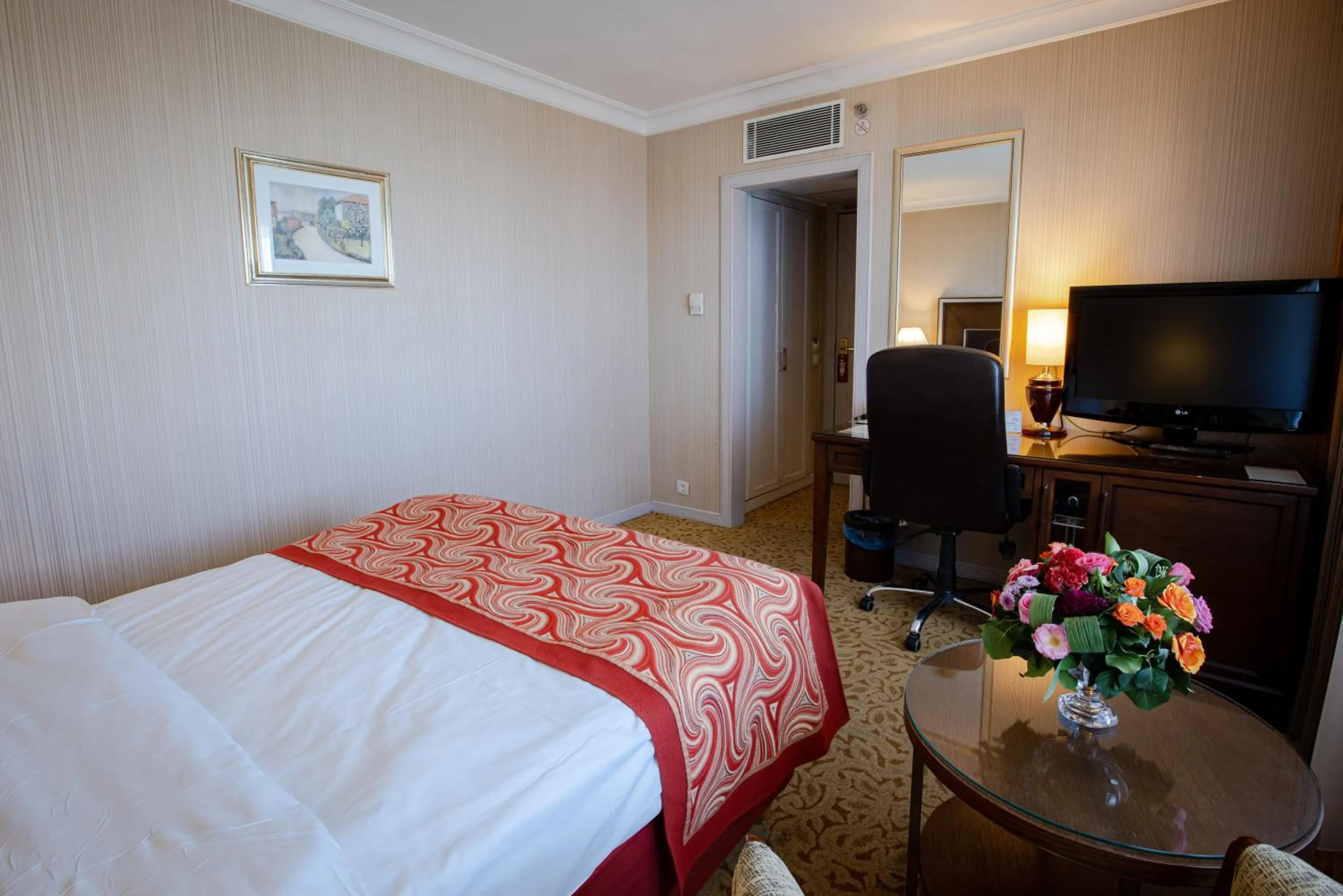 Photo of the whole room, Bed in Buyukhanli Park Hotel