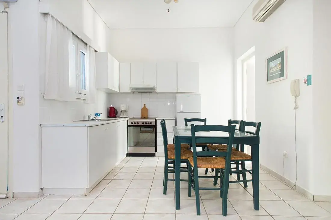 Two-Bedroom Apartment with Garden View in Daphne's Club Hotel Apartments Two-Bedroom Apartment with Garden View in Daphne's Club Hotel Apartments